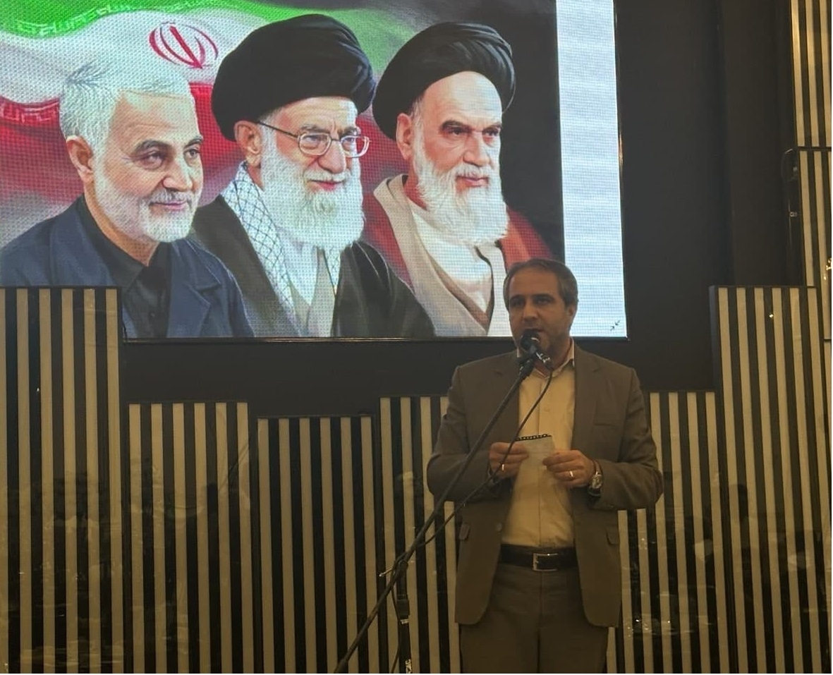 آیین تجلیل از دست‌اندرکاران برگزاری سومین جشنواره ملی تولید و صادرات انار ساوه  و هفته فرهنگی برگزار شد