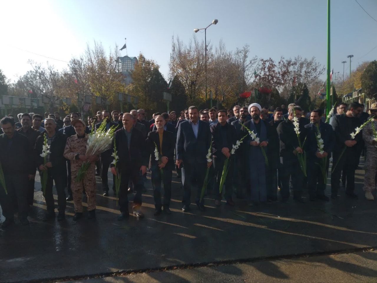 گلباران گلزار شهدای شهر اراک به مناسبت هفته بسیج