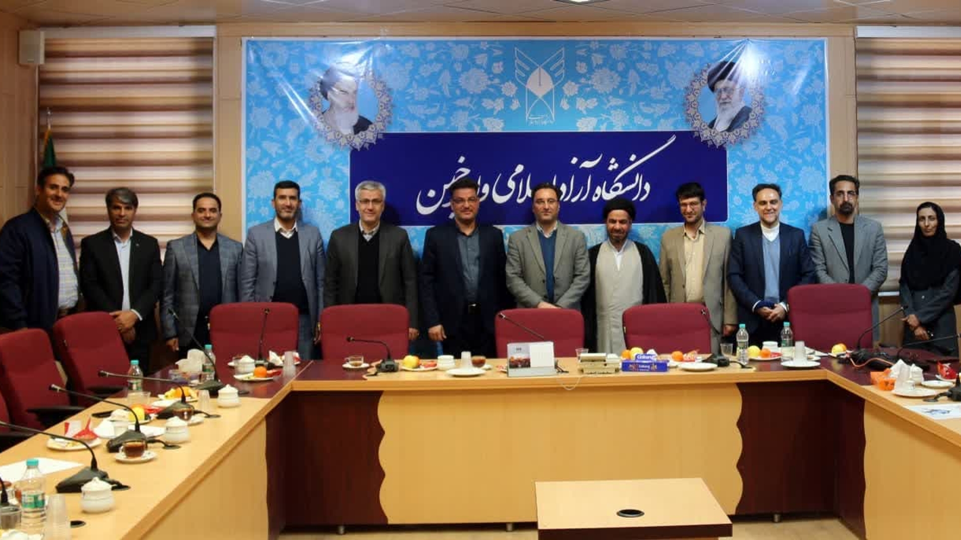 محفل انس و نشست علمی- تخصصی- تبیینی اساتید بسیجی در خمین برگزار شد