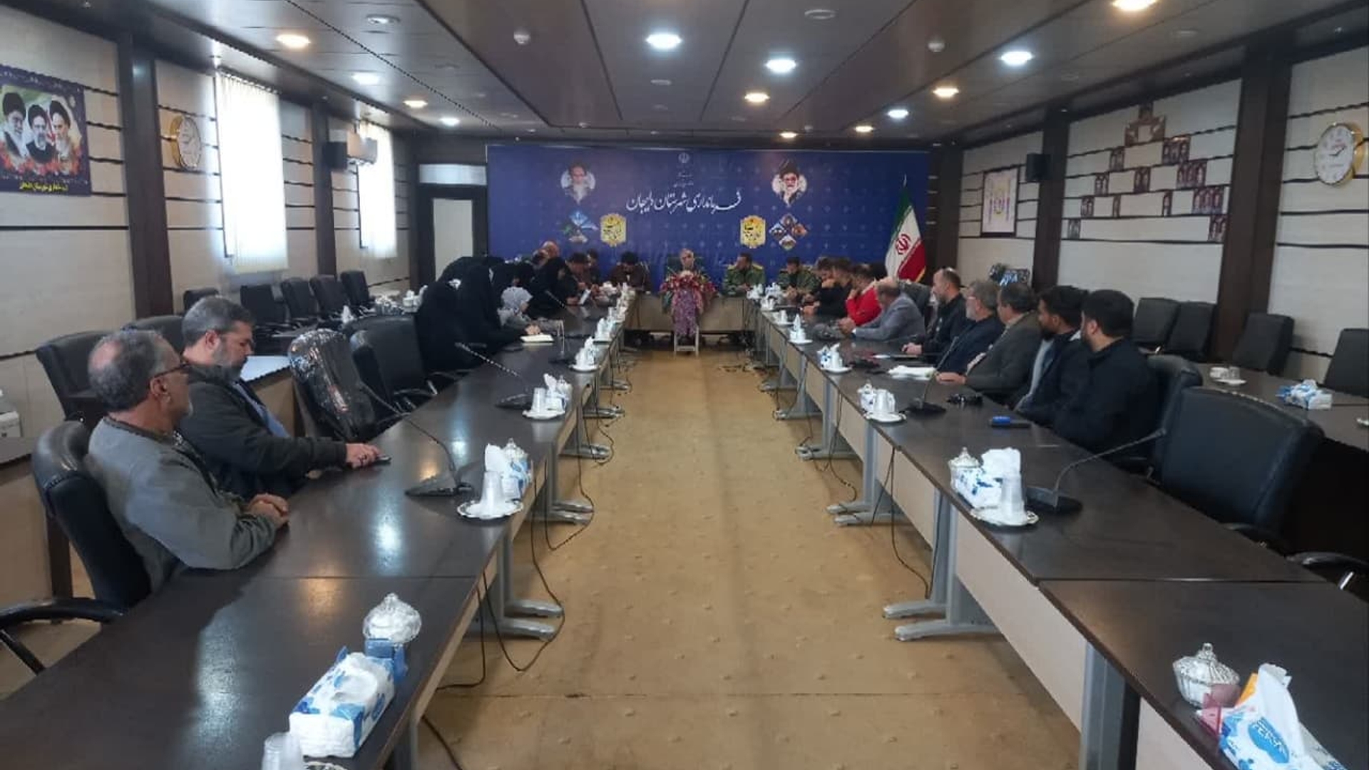 همزمان با هفته بسیج جمعی از بسیجیان فعال و مطالبه گر شهرستان دلیجان با مسئولین این شهرستان دیدار و به گفتگو کردند.

به گزارش خبرگزاری بسیج دلیجان؛ همزمان با هفته مبارک بسیج جمعی از بسیجیان فعال اجتماعی و فرهنگی شهرستان دلیجان در نشست با فرماندرشهرستان دلیجان ،فرمانده سپاه ناحیه دلیجان،  و مسئولین شهرستان دیدار و دغدغه‌های خود را در مدیریت فرهنگی و اجتماعی و رفع آسیب‌ها و موانع در پیشرفت منطقه بیان و با یگدیگرگفتگوو تبادل نظر کردند.