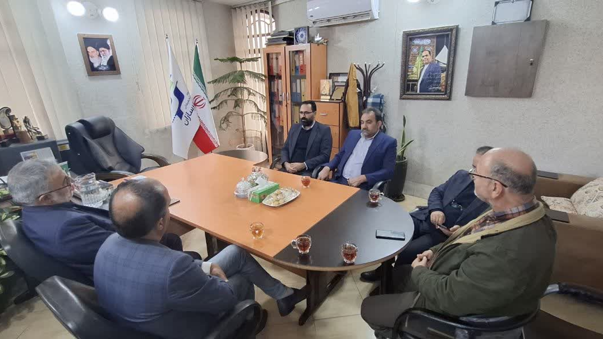 بازدید پزشگ نیا مدیرکل محترم پدافند غیر عامل به همراه هیئت و جناب آقای قاسمی فرماندارمحترم شهرستان دلیجان از شرکت پلیمر سازان دلیجان.