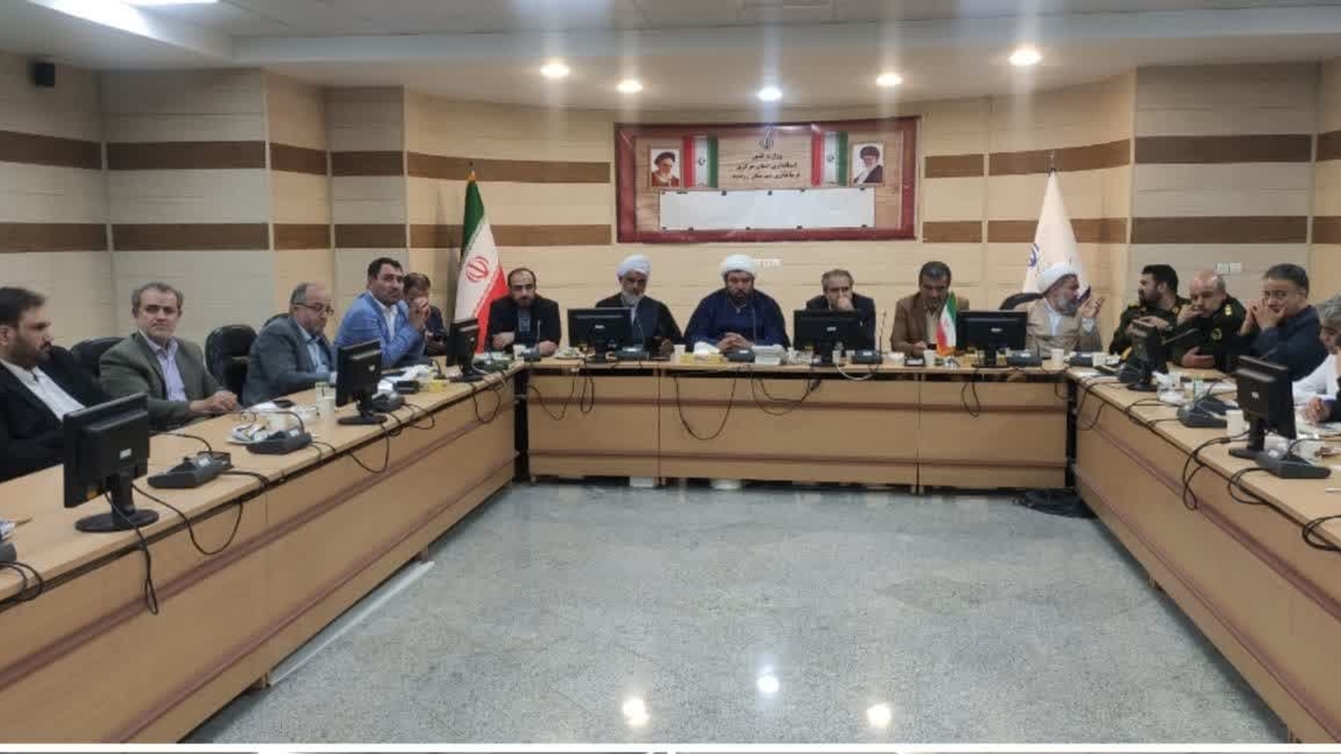 جلسه بررسی احداث سایت پسماند ویژه و صنعتی در شهرستان