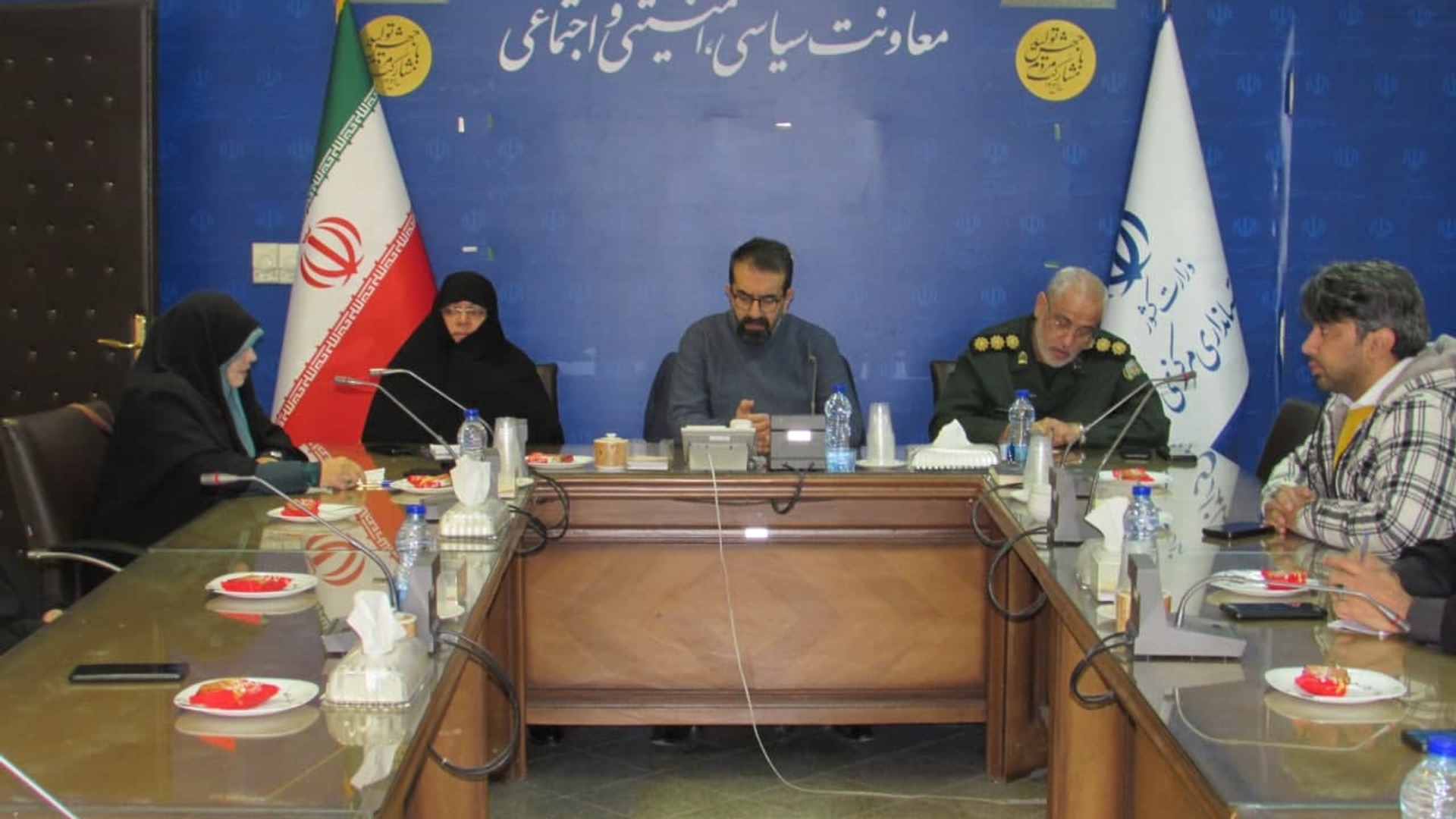 جلسه هماهنگی و برنامه ریزی  برگزاری دوزادهمین همایش اسوه های صبر ومقاومت در۲۷ آذر ۱۴۰۳به ریاست آقای نظری معاون سیاسی،امنیتی واجتماعی استانداری باحضورمفتح زاده مدیرکل امورزنان و خانواده استانداری وسرهنگ کریمی مدیرکل حفظ آثار ونشرارزش های دفاع مقدس و سایراعضا در استانداری تشکیل شد .
یکشنبه ۱۸ آذر ۱۴۰۳