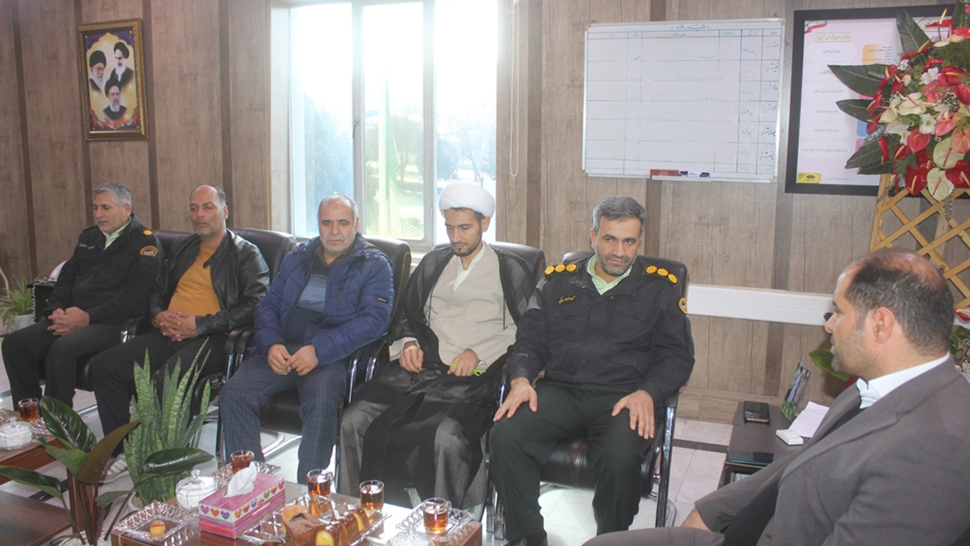 فرمانده و پرسنل نیروی انتظامی شهرستان با سرپرست فرمانداری خمین دیدار کردند