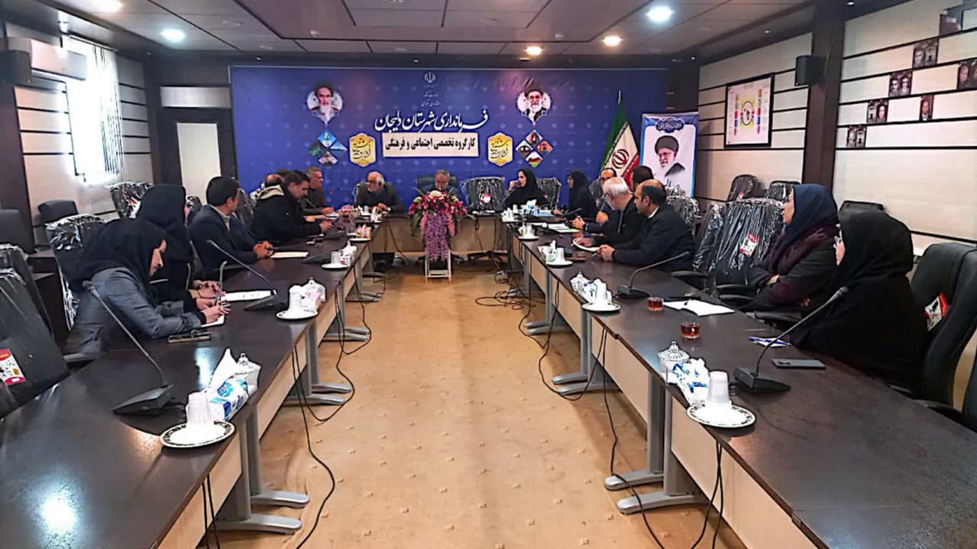 جلسه مشترک کارگروه اجتماعی. فرهنگی.سلامت وزنان وشورای اجتماعی
رو،سه شنبه مورخ ۱۴۰۳/۰۹/۲۰
درمحل فرمانداری به ریاست ابوالفضل قاسمی فرماندار شهرستان واعضاجلسه برگزار شد 
اهم مصوبات جلسه 
🔶مباحث مرتبط با کتابخوان‌های عمومی 
🔷ورزش های همگانی،ستادساماندهی امور جوانان
🔶سلامت وامنیت غذایی،صیانت ازحقوق شهروندی
🔷اجرای قانون حمایت از خانواده وجوانی جمعیت
🔶برنامه های بزرگداشت ولادت حضرت فاطمه (ص)ودیگر مباحث بحث وتبادل نظرشد