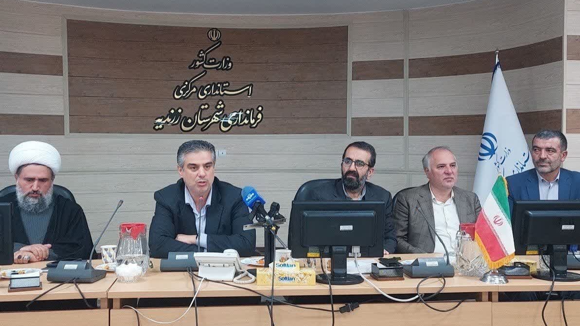 جلسه شورای اداری شهرستان زرندیه به ریاست استاندار مرکزی برگزار شد