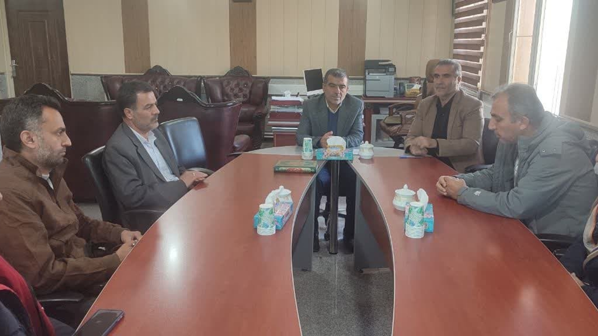 جلسه بررسی جاده حکیم آباد