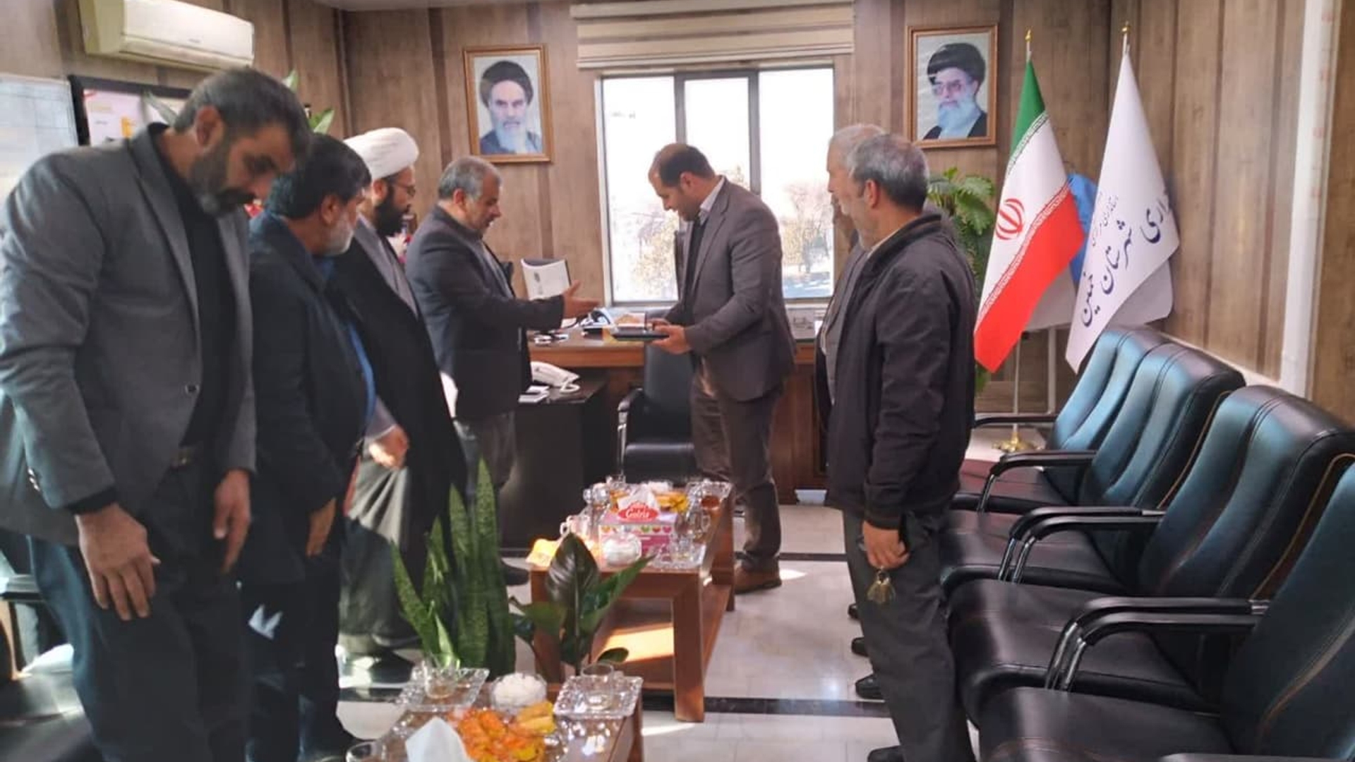 رئیس و معاونین ستاد توسعه و بازسازی عتبات عالیات شهرستان با سرپرست فرمانداری خمین دیدار کردند