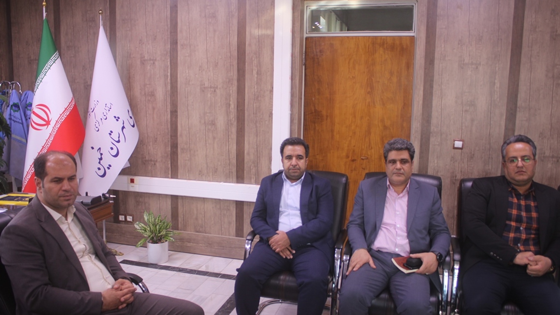 سرپرست و معاونین دانشکده علوم پزشکی شهرستان با سرپرست فرمانداری خمین دیدار کردند