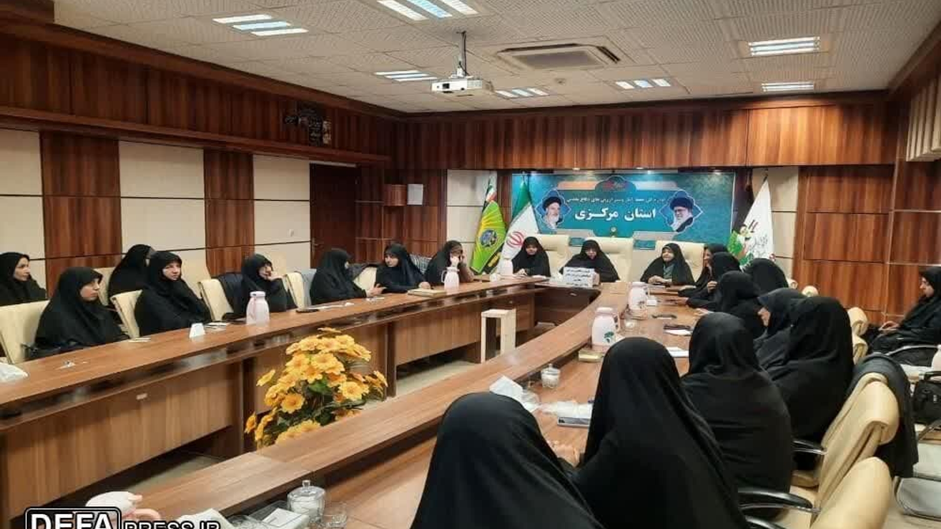 جلسه شورای هماهنگی  زنان در دفاع  مقدس  به ریاست مفتح زاده  مدیر کل  امور زنان و خانواده استانداری  در محل  اداره  کل  حفظ  آثار تشکیل  گردید  .