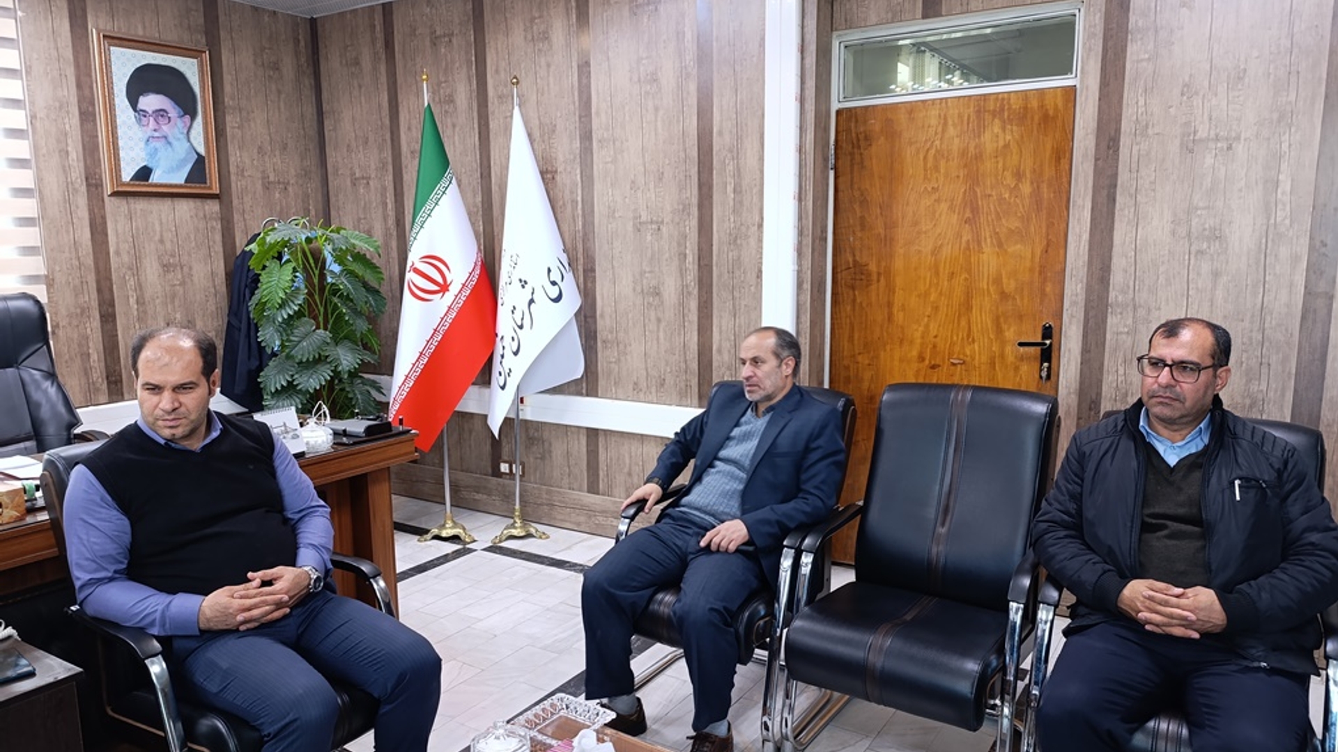 نشست تعدادی از روسای ادارات شهرستان با سرپرست فرمانداری خمین برگزار شد