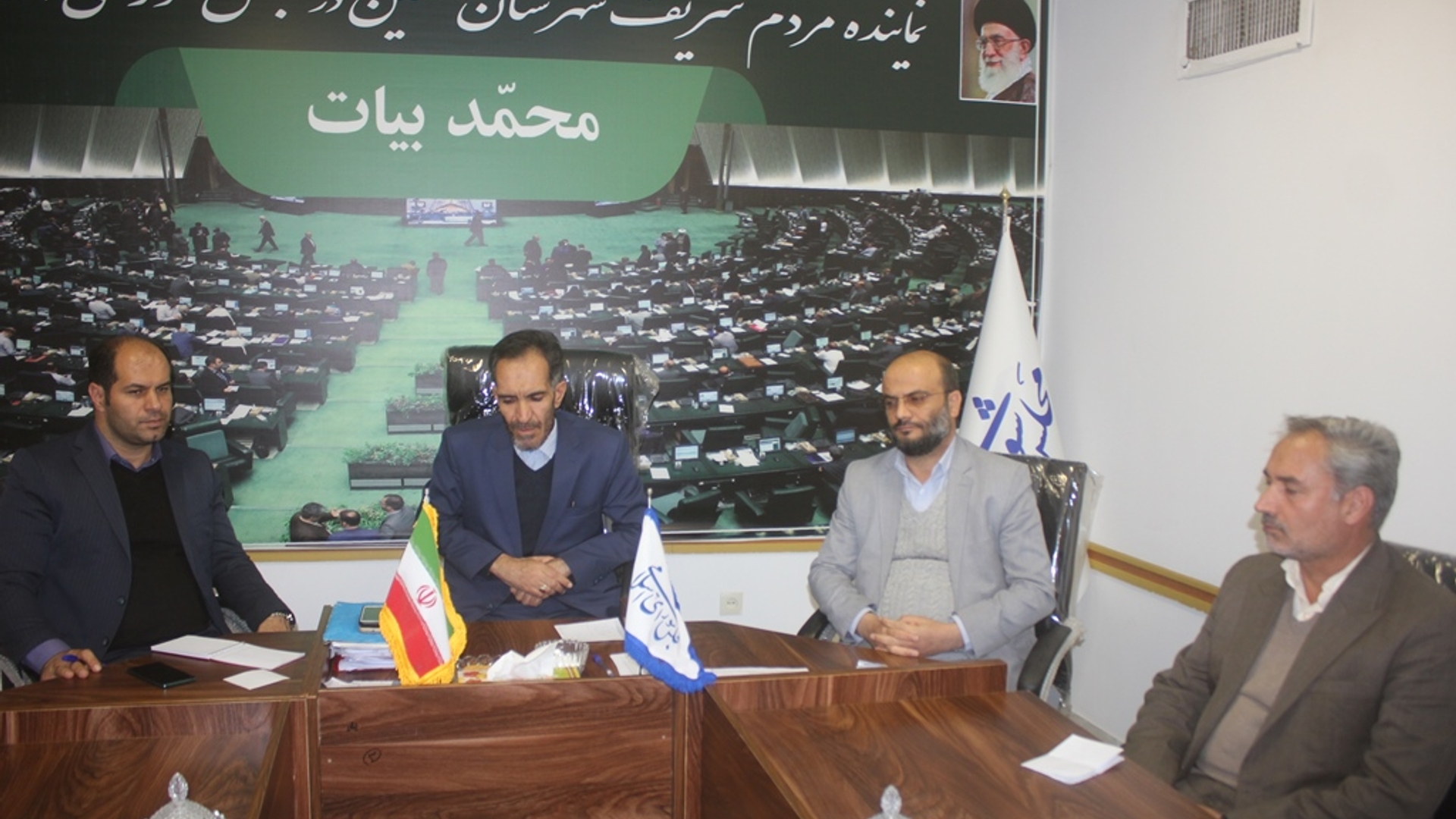 نشست بررسی مسائل و مشکلات پارکینگ خودروهای سنگین شهرستان خمین برگزار شد