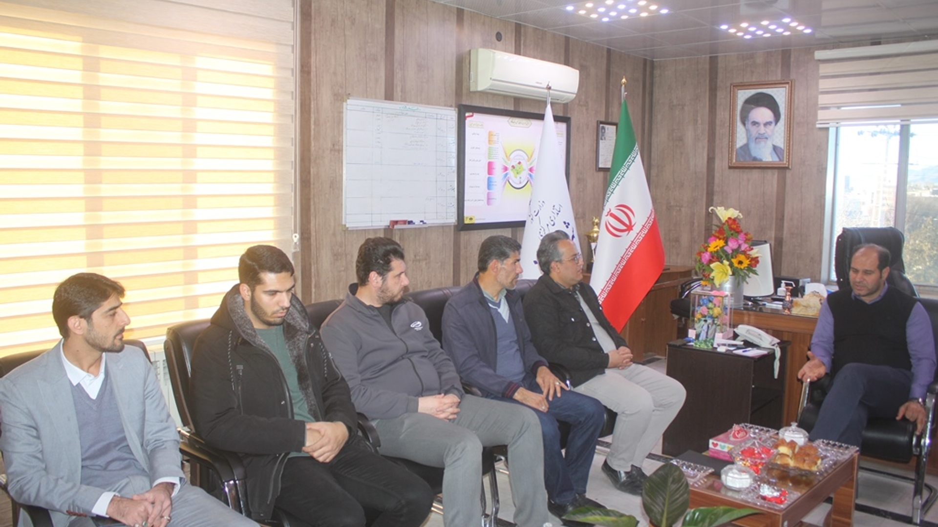 نشست سرپرست فرمانداری با خبرنگاران و اصحاب رسانه و ادمین های کانال های مجازی شهرستان خمین برگزار شد