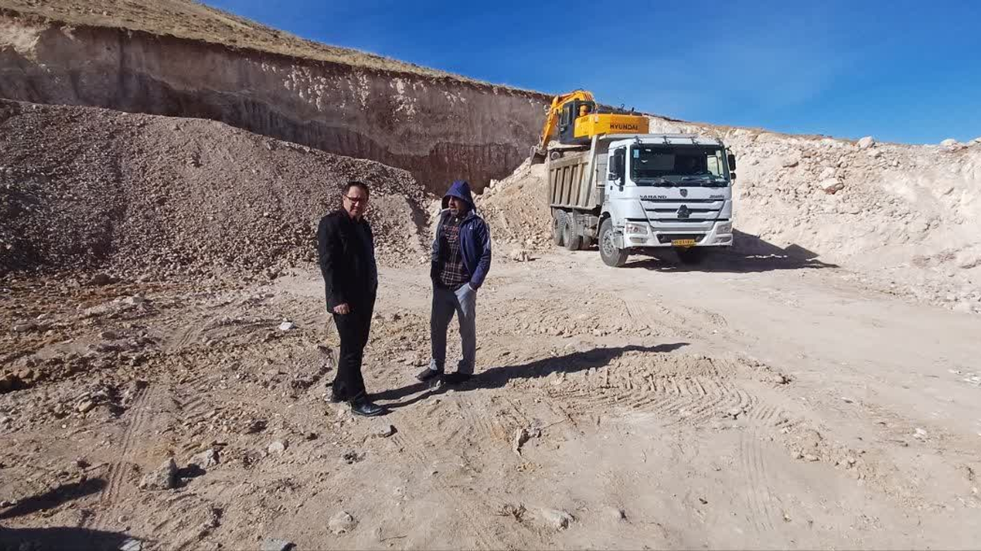 شروع عملیات اجرایی احداث سالن ورزشی روستای چهرقان با مشارکت خیرین و اعتبارات دهیاری