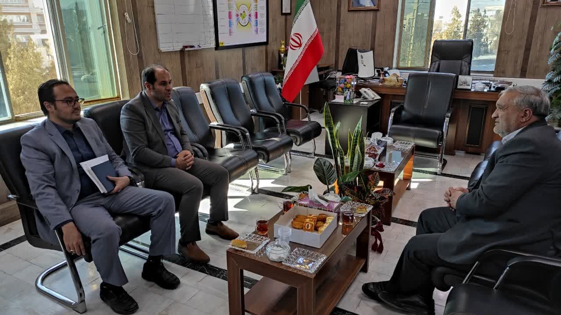 مدیر کل بنیاد مسکن انقلاب اسلامی استان با سرپرست فرمانداری خمین دیدار کرد