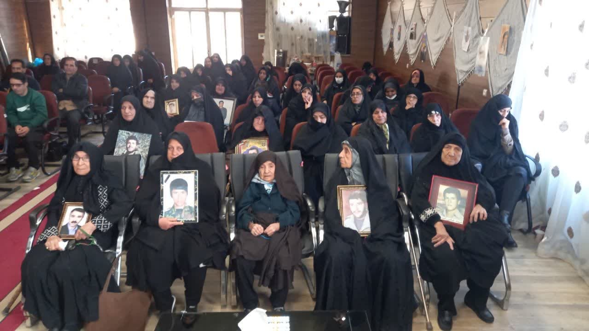 تکریم و تجلیل از مادران و همسران شهداء