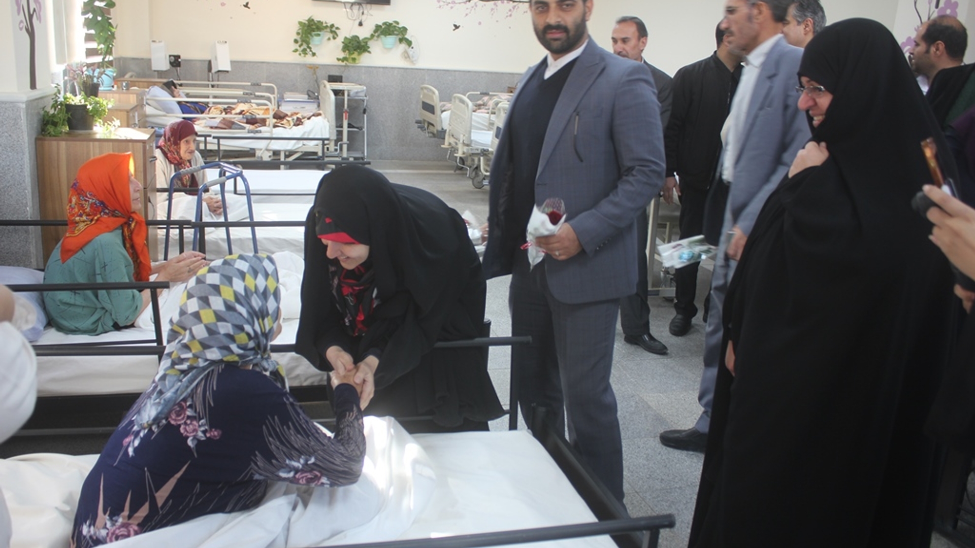 معاون رئیس‌جمهور در امور زنان و خانواده رئیس جمهور از موسسه سخای خمین بازدید کرد