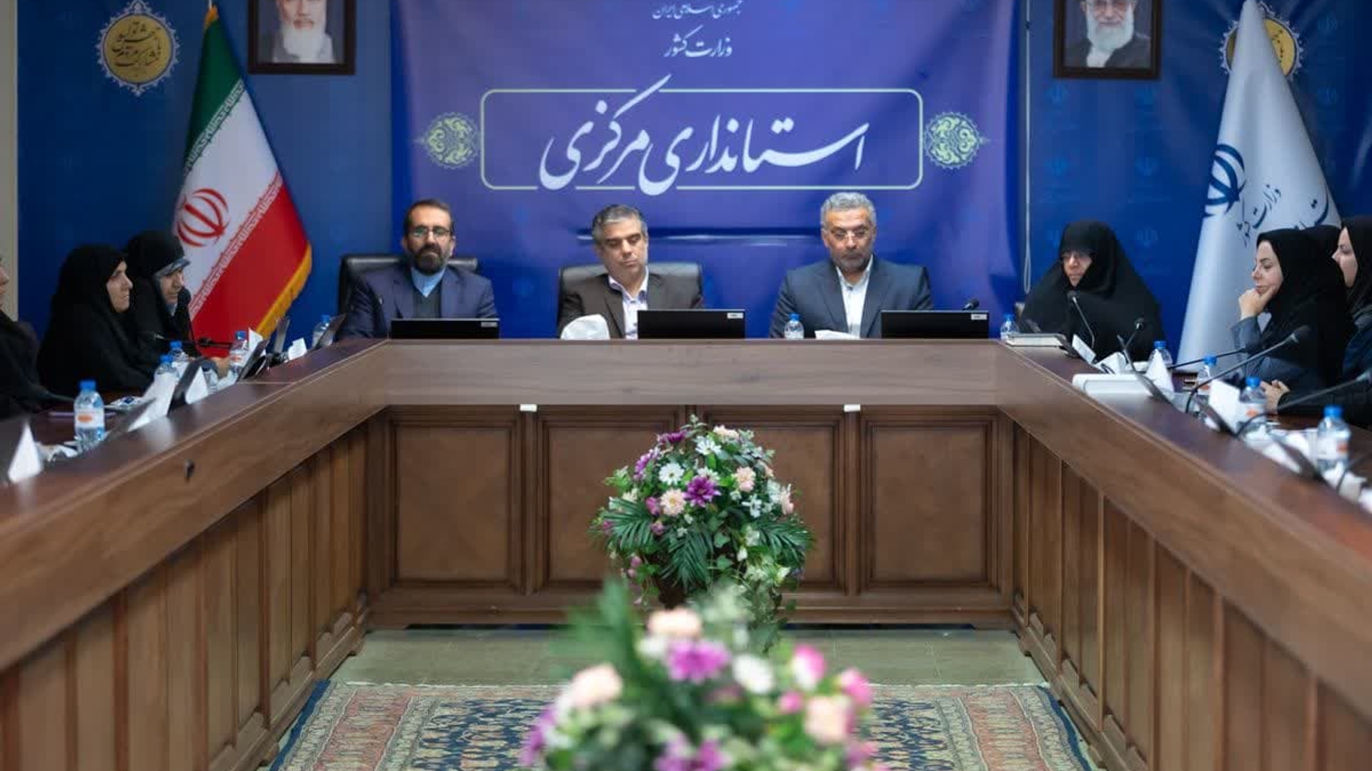 به مناسبت روز زن انجام شد؛
 تجلیل استاندار مرکزی از بانوان شاغل در استانداری