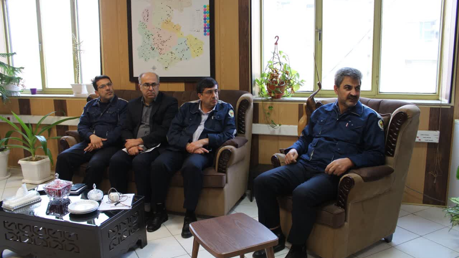 برگزاری جلسه مشارکت دهیاری ها در اجرای نیروگاه های خورشیدی در روستاهای سطح استان