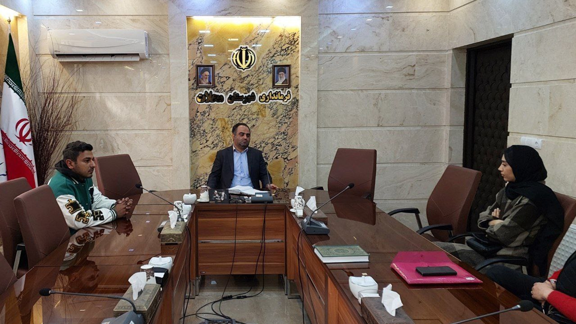 دیدار تعدادی از حامیان حیوانات با فرماندار