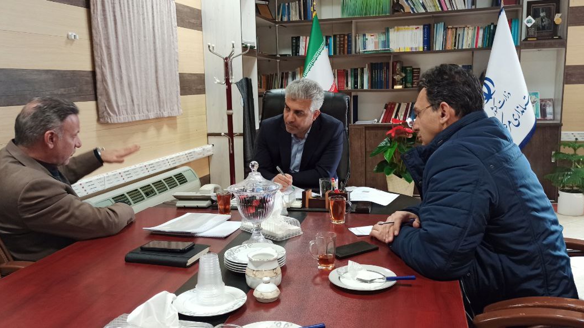 دیدار مدیر عامل آب منطقه ای با سرپرست معاونت هماهنگی امور عمرانی