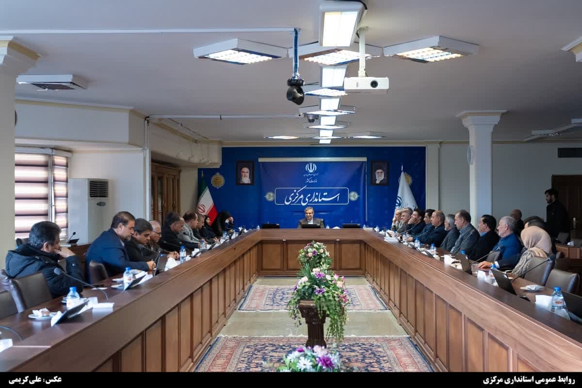 استاندار مرکزی: وفاق راه نجات کشور است/ مشی و گفتمان رئیس جمهور را دنبال می‌کنم