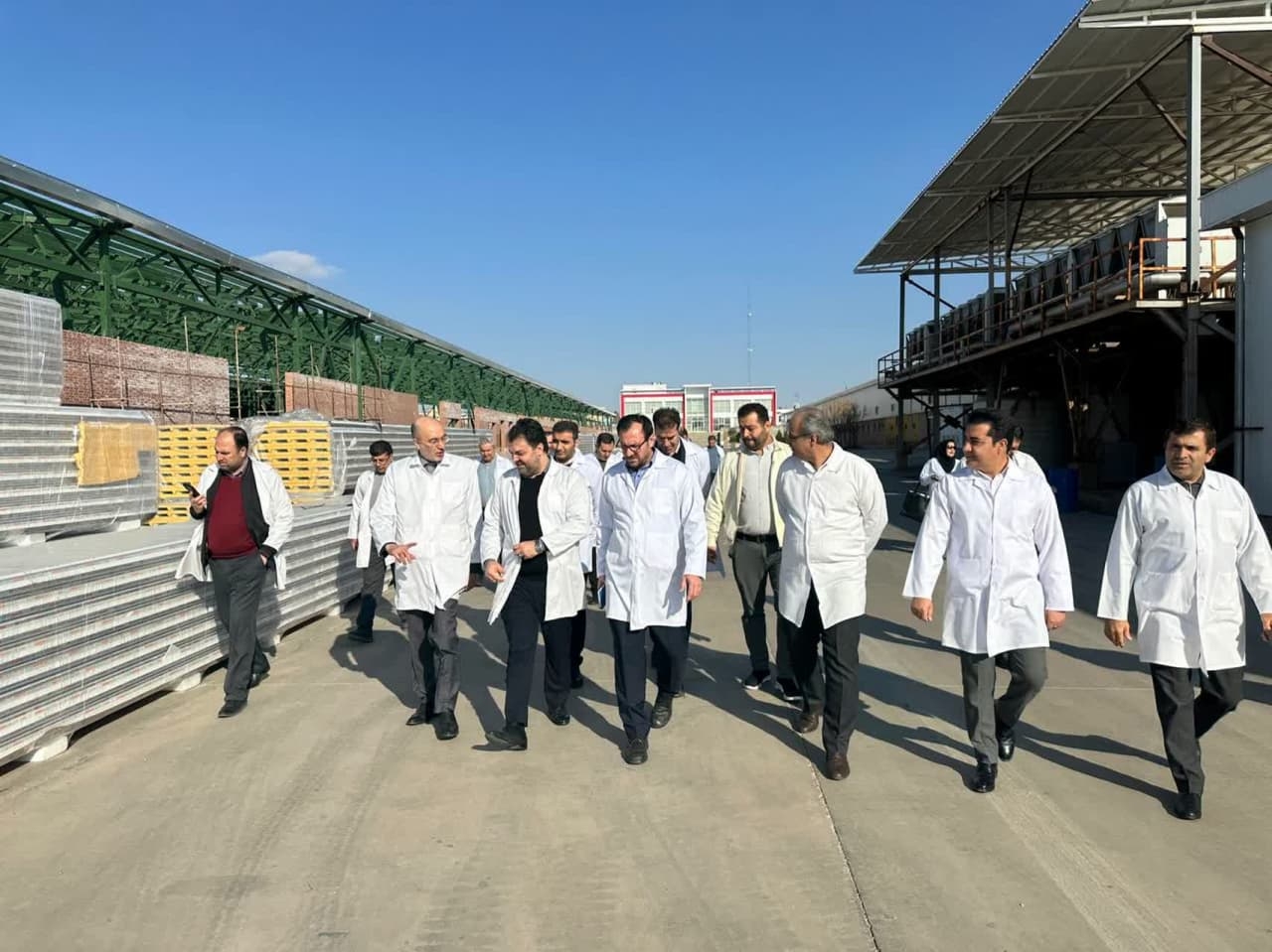 بازدید دبیر ستاد تسهیل و رفع موانع تولید کشور از چند واحد صنعتی در ساوه