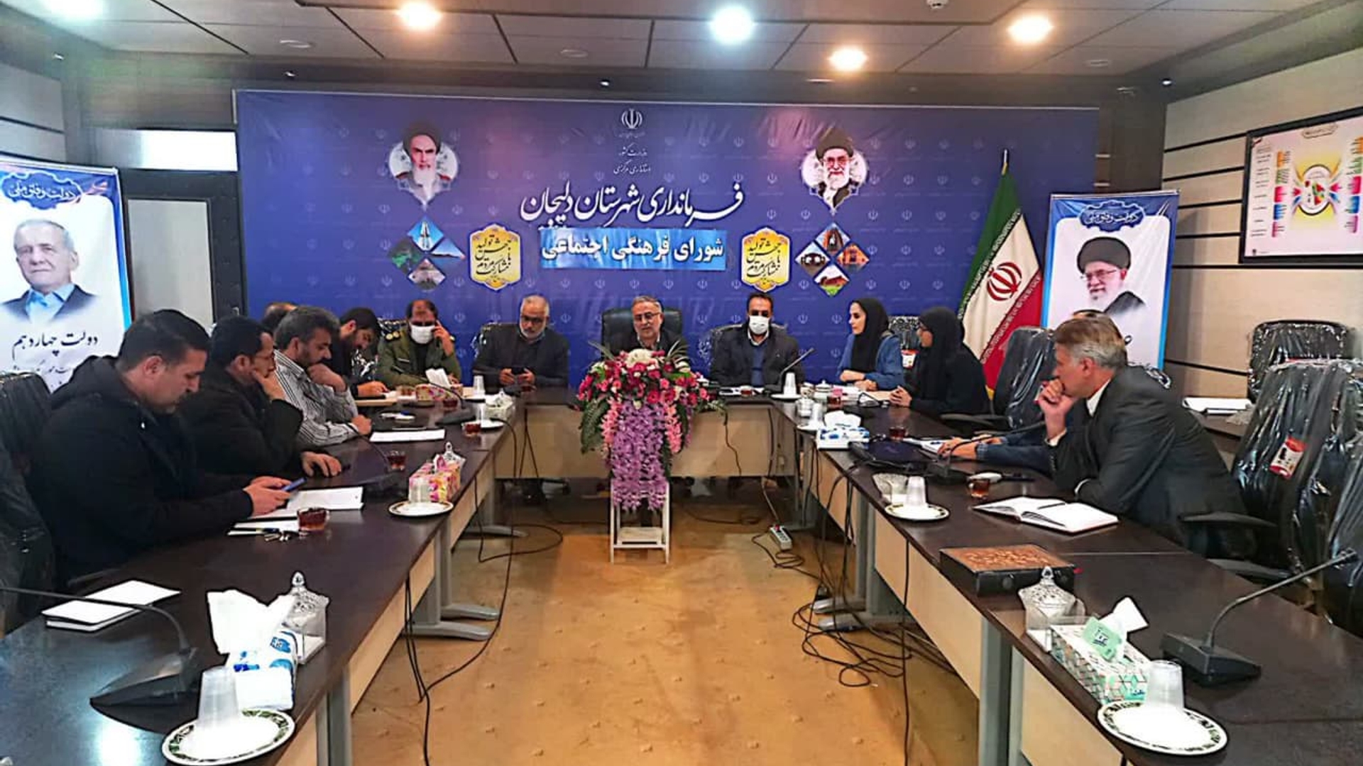 جلسه مشترک کارگروه اجتماعی،فرهنگی،سلامت،  زنان وخانواده وشورای اجتماعی
روز یکشنبه مورخ ۱۴۰۳/۰۱/۰۹
به ریاست ابوالفضل قاسمی فرماندار واعضاجلسه کارگروه برگزارگردید
🔶اهم مصوبات جلسه
🔷بررسی مباحث مرتبط با شورای سالمندان
🔷بررسی مباحث ستاد ساماندهي امورجوانان
بررسی قانون اجرای حمایت از جمعیت وجوانی
🔷بررسی ودلایل اقدام به خودکشی ودیگر مسائل بحث وتبادل ونظر شد