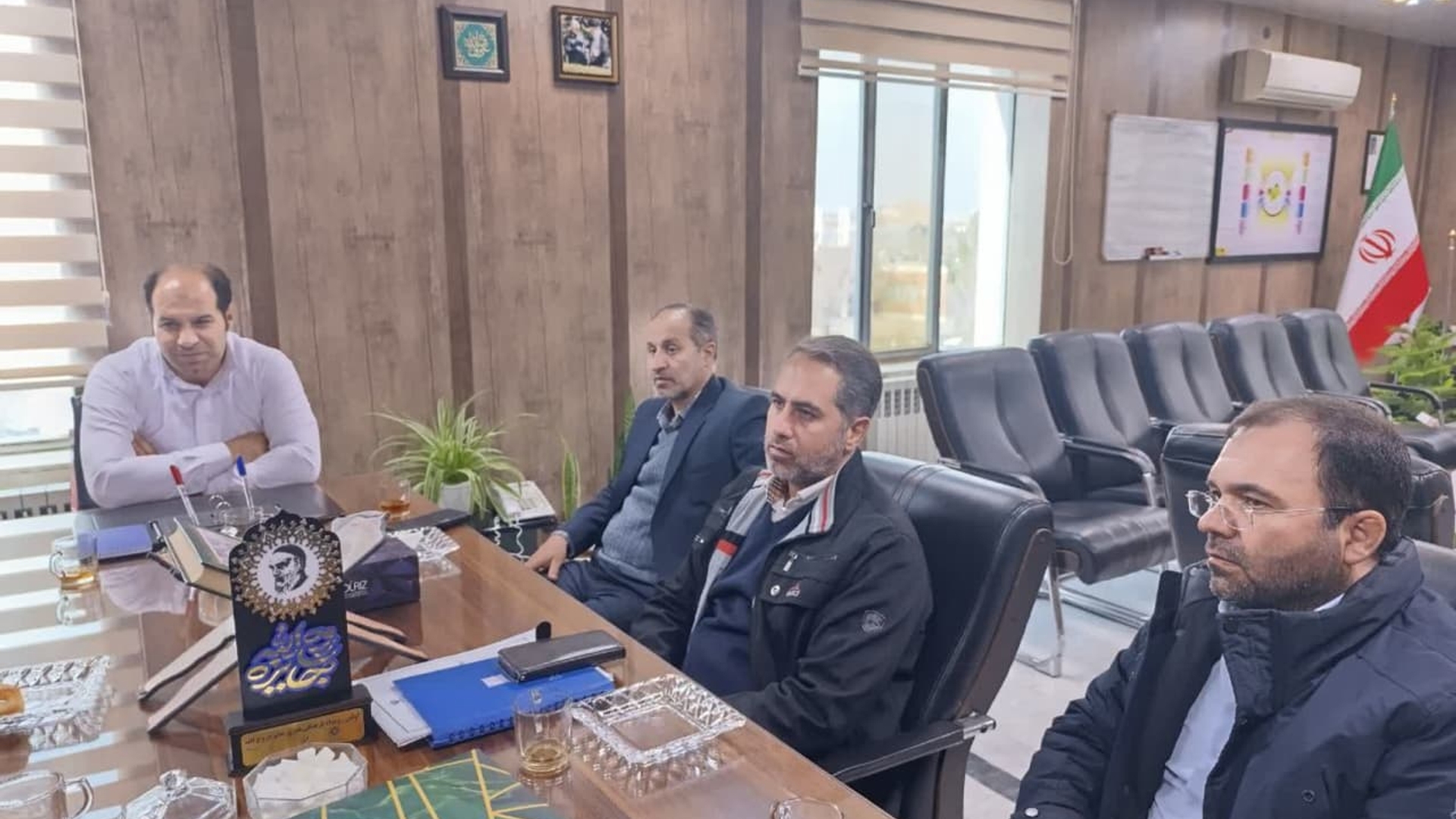 روسای اداره ورزش و هیات کشتی شهرستان با سرپرست فرمانداری خمین دیدار کردند