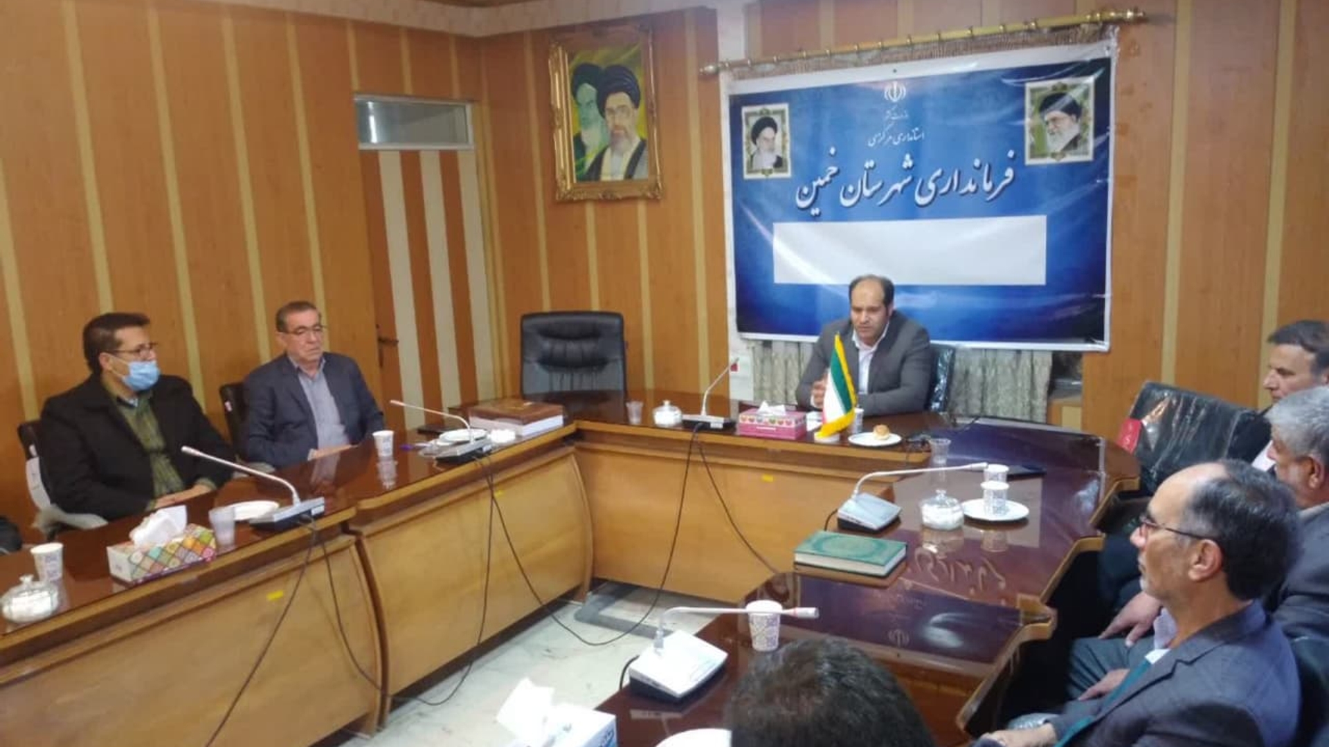 تعدادی از فرهیختگان و خیرین شهرستان با سرپرست فرمانداری خمین دیدار کردند