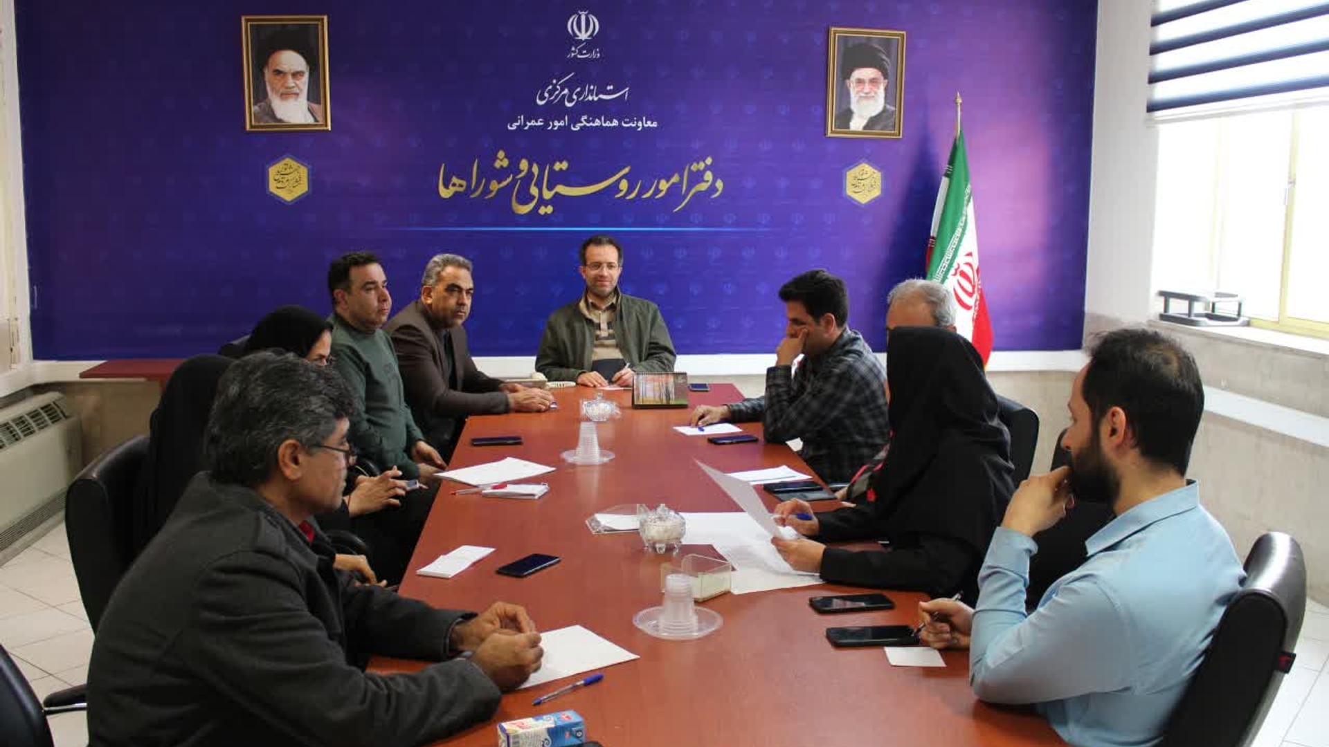 جلسه بررسی عملکرد و هماهنگی برنامه های دفتر امور روستایی و شوراها برگزار شد.