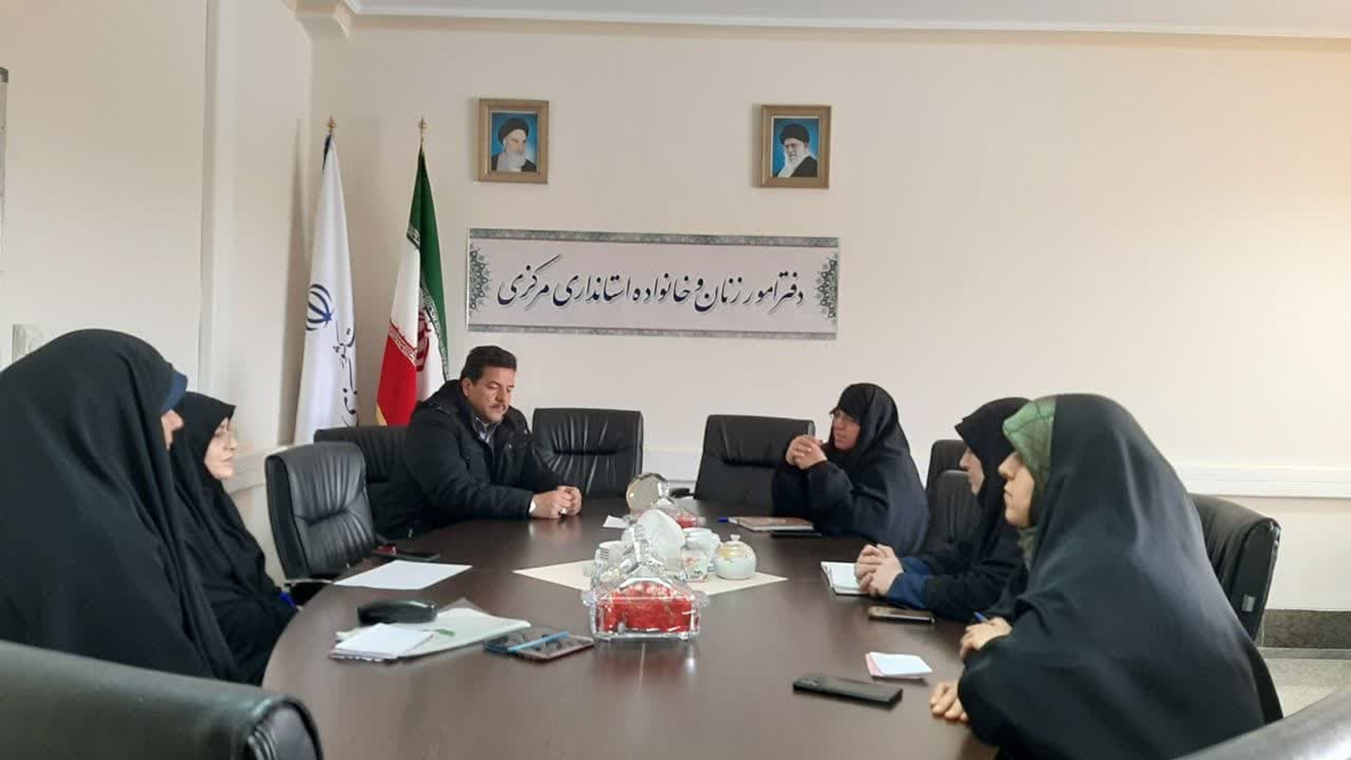 جلسه برنامه ریزی  ارتقا فرهنگ  زیست عفیفانه با هدف تحکیم  بنیان خانواده به ریاست مفتح  زاده مدیر کل امور زنان وخانواده برگزار شد .