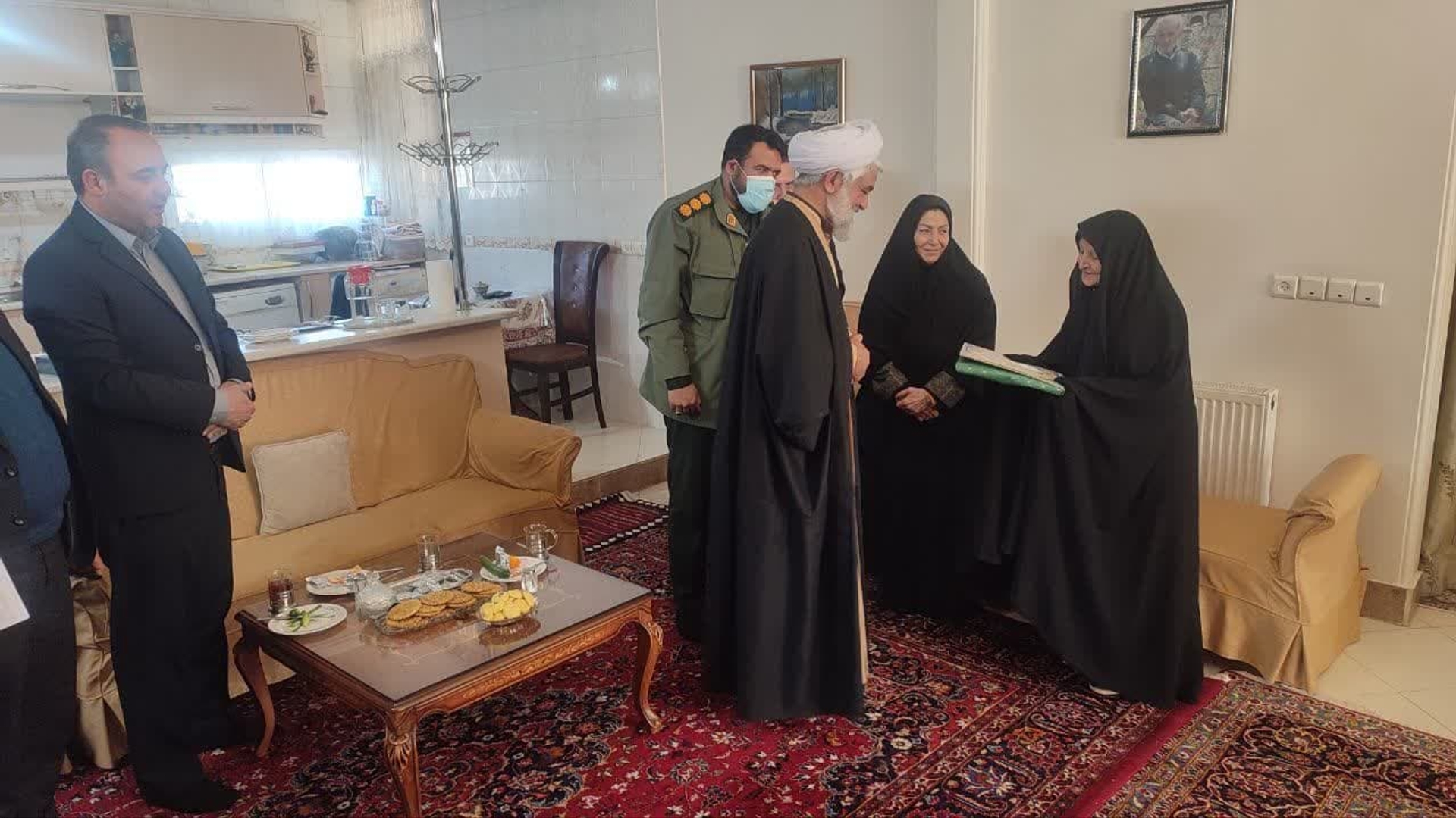 دیدار فرماندار  با خانواده محترم شهیدان محمدیان