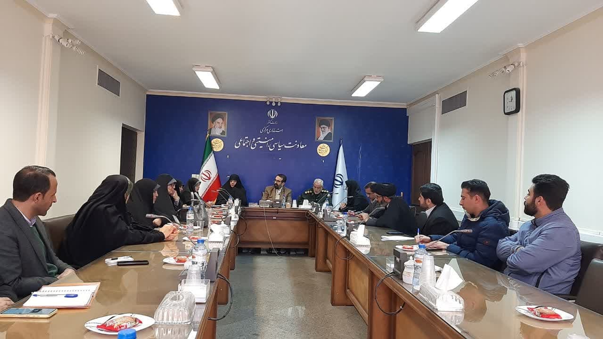 جلسه هماهنگی برگزاری  همایش اسوه های صبر و مقاومت به ریاست جناب نظری معاون سیاسی  ، امنیتی   واجتماعی با حضور مفتح زاده  مدیرکل امور زنان وخانواده   تشکیل شد.