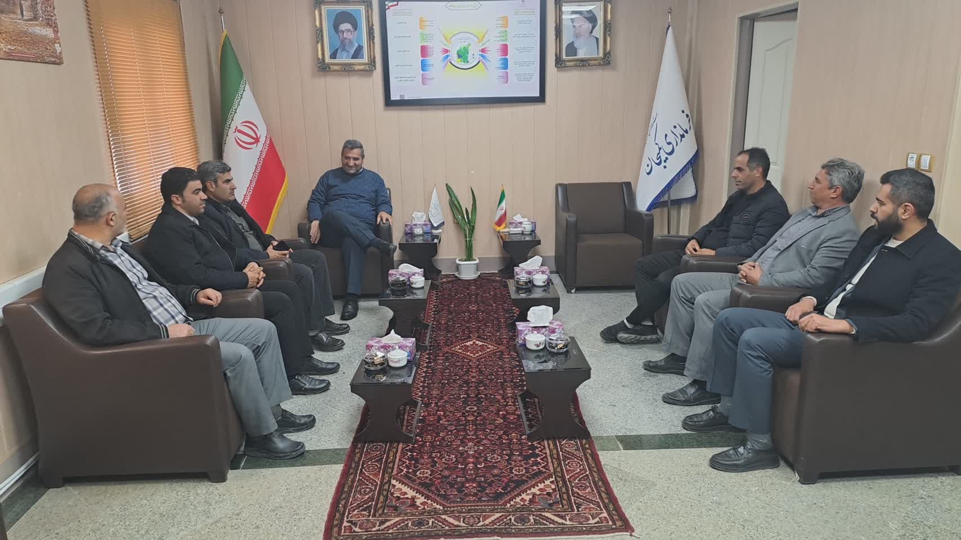 دیدار اعضای شورای اسلامی بخش مرکزی ، اعضای شورای اسلامی  شهرستان و دهیار روستای فتح آباد با سرپرست فرمانداری شهرستان کمیجان