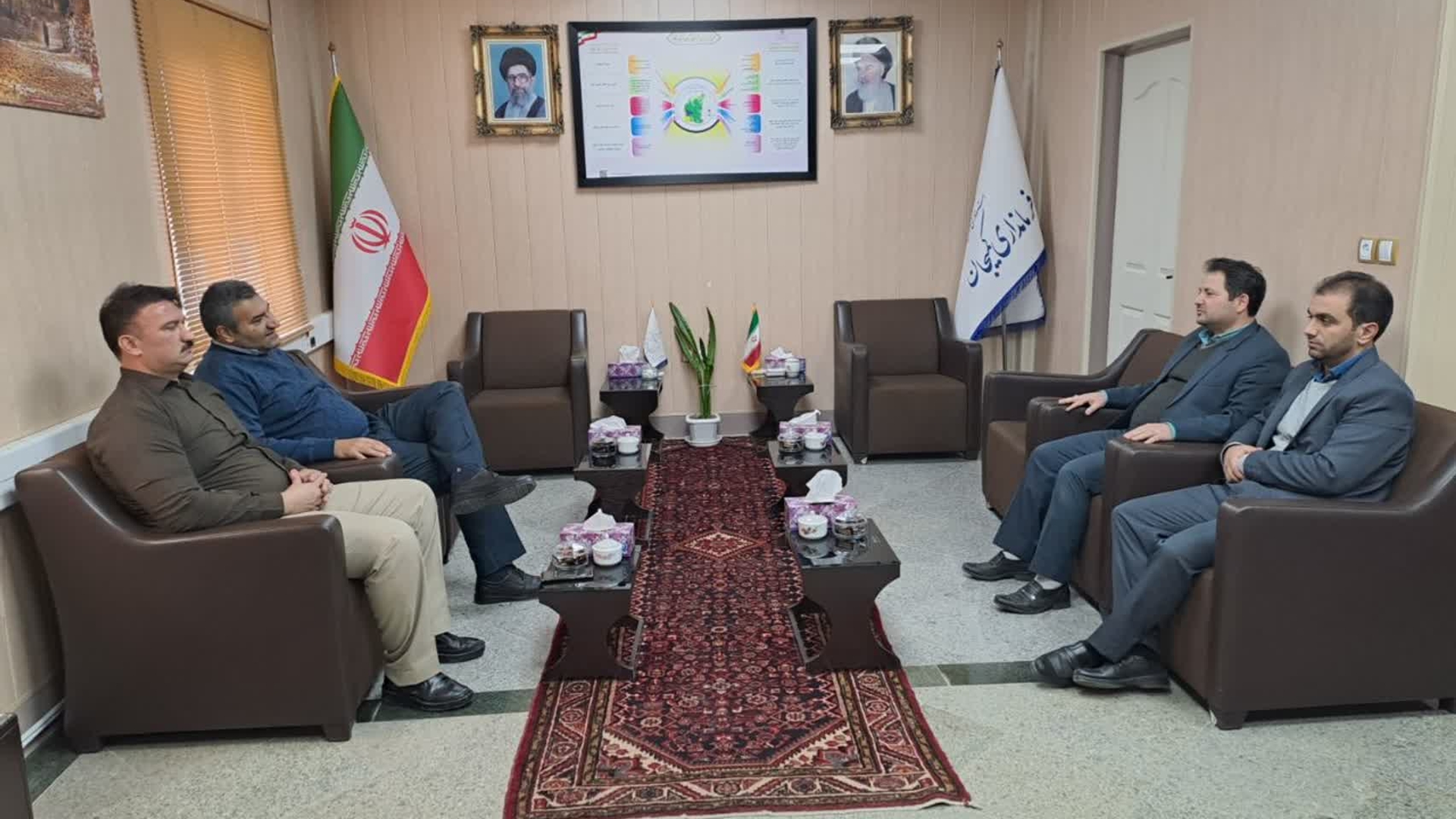دیدار رئیس بنیاد شهید و امور ایثارگران شهرستان کمیجان به اتفاق همکاران با دکتر مددی سرپرست فرمانداری شهرستان