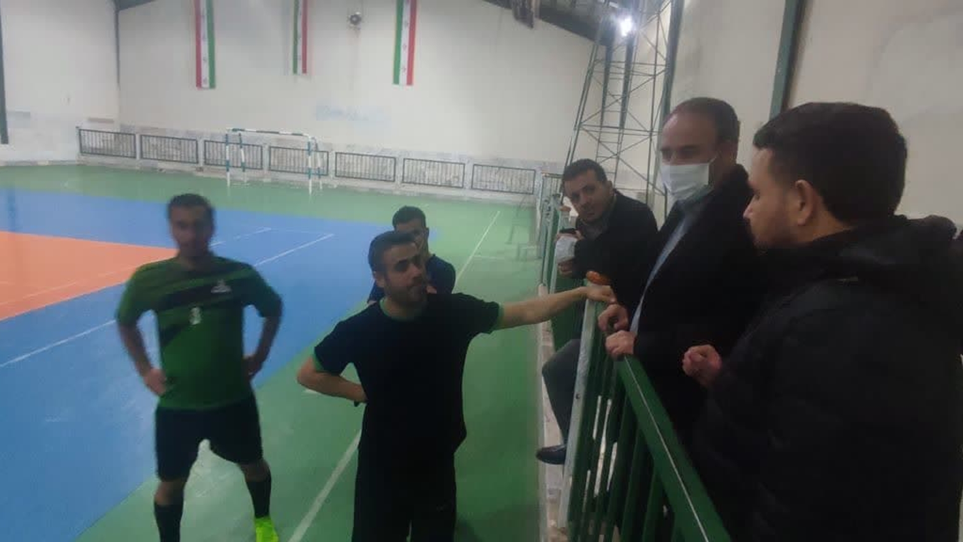 بازدید فرماندار از وضعیت زمین چمن پرندک