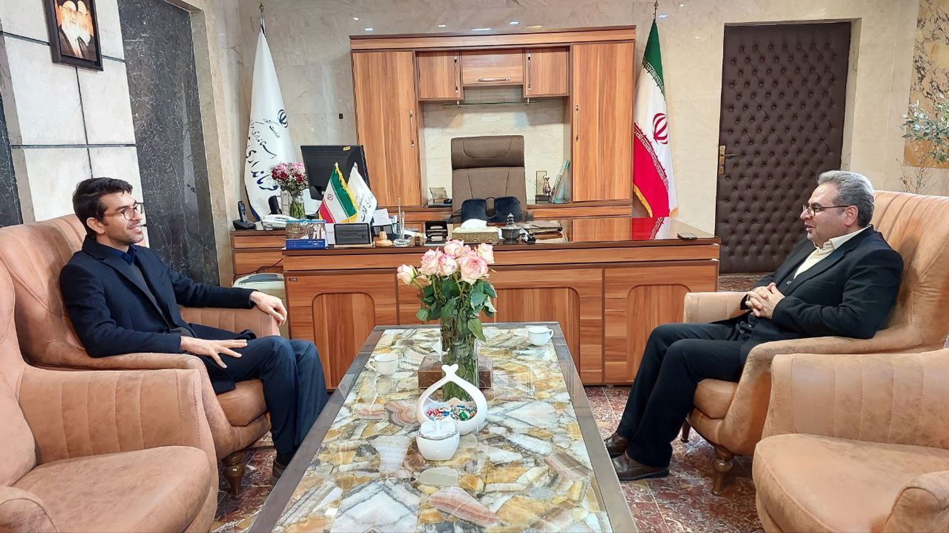 تعدادی از روسای ادارات شهرستان محلات با سرپرست فرمانداری شهرستان دیدار و گفتگو کردند.