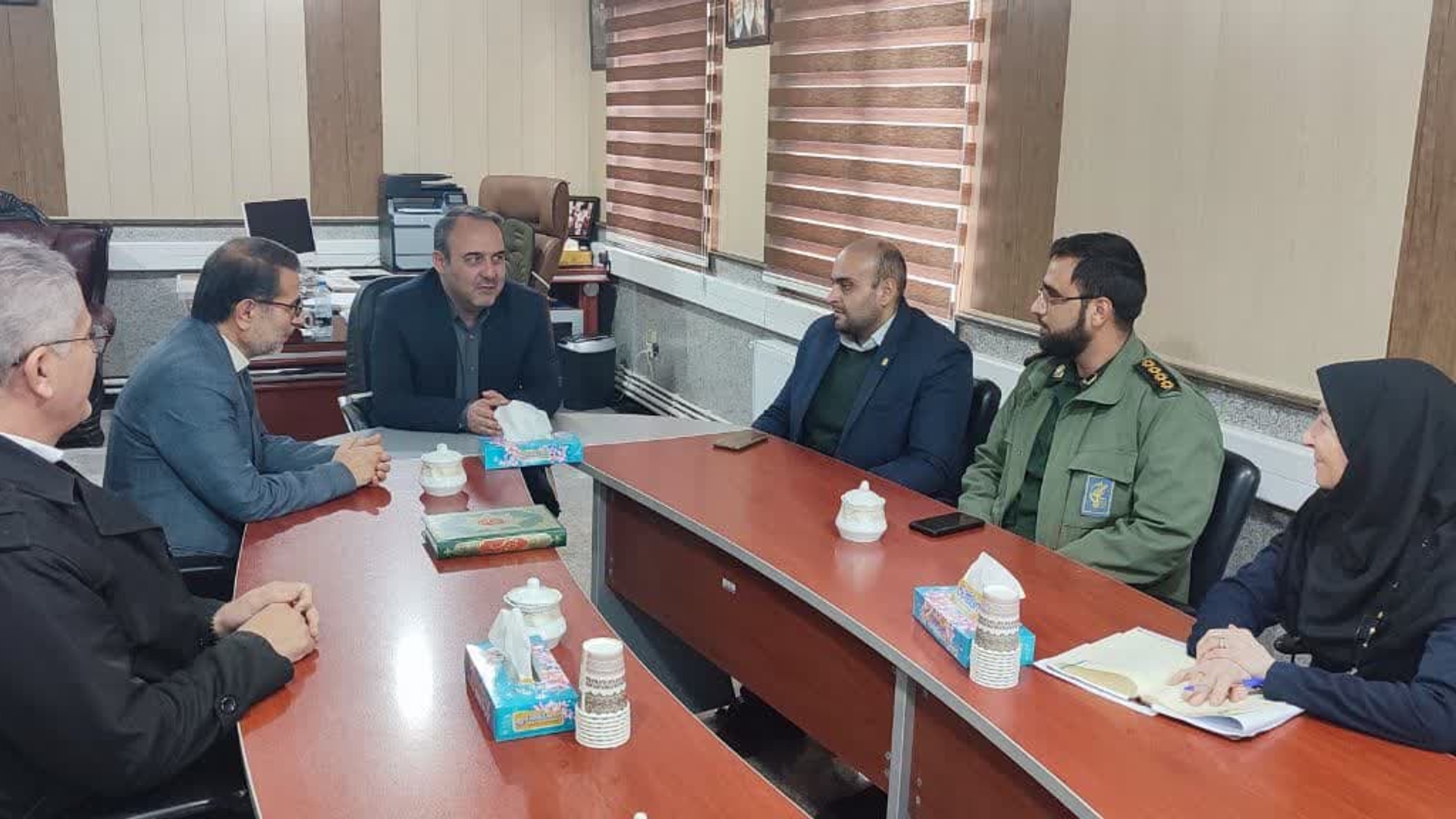 دیدار رئیس آموزش پرورش و هیات همراه با فرماندار