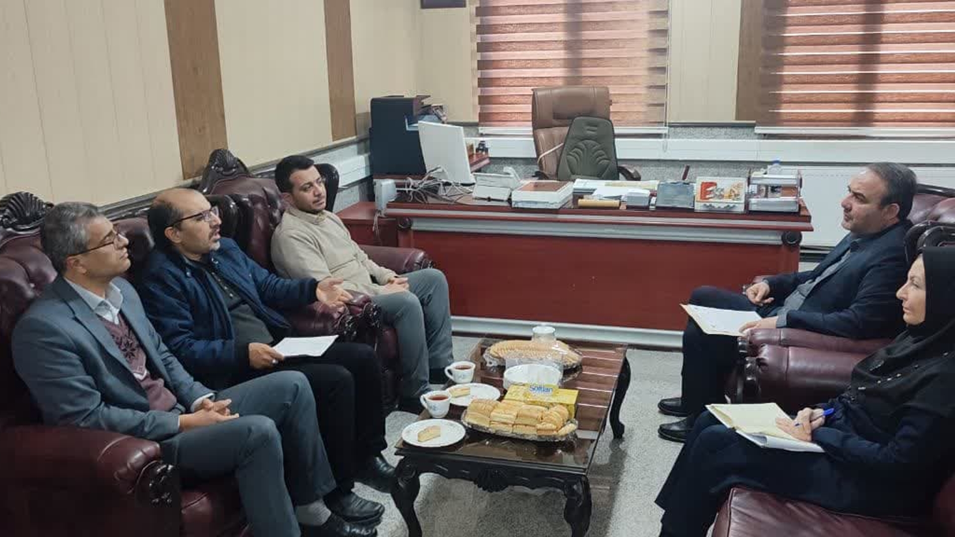 دیدار رئیس اداره امور مالیاتی با فرماندار