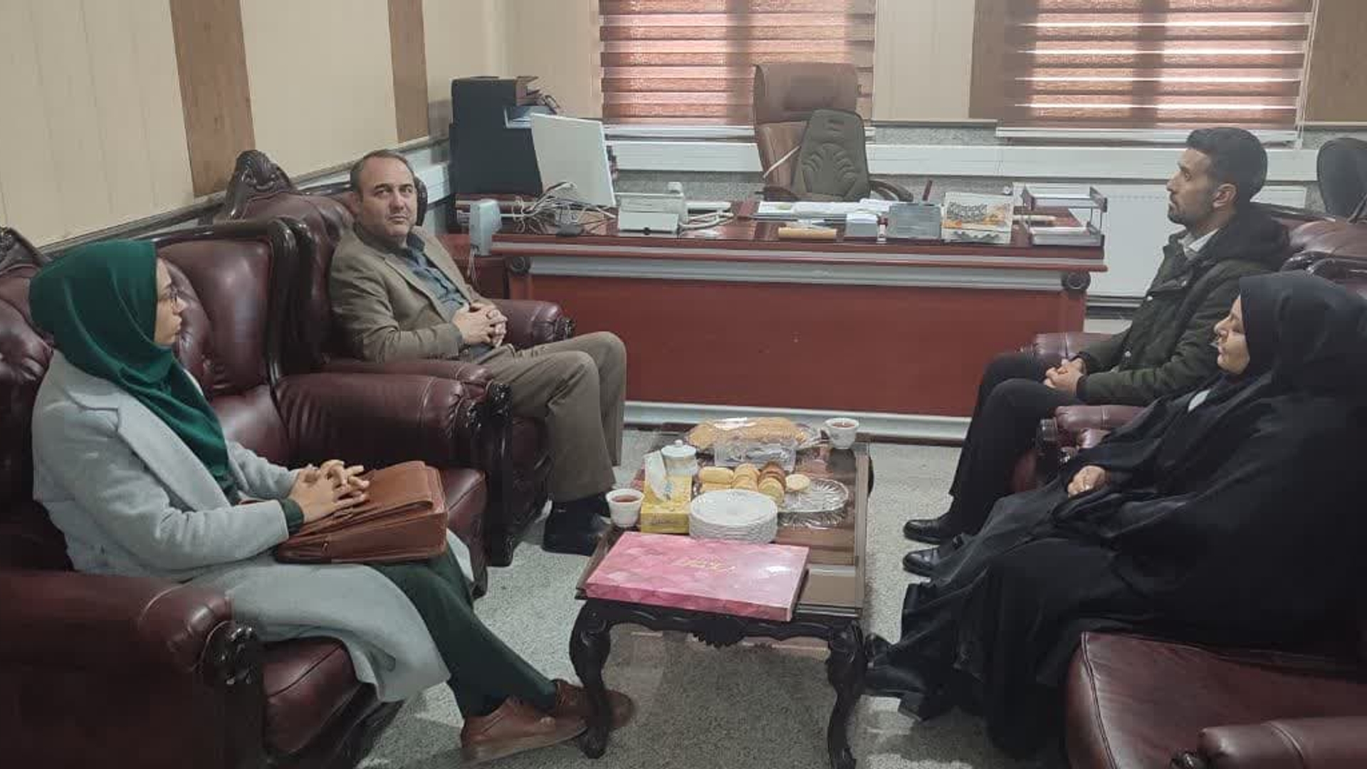 دیدار رئیس اداره بهزیستی با فرماندار