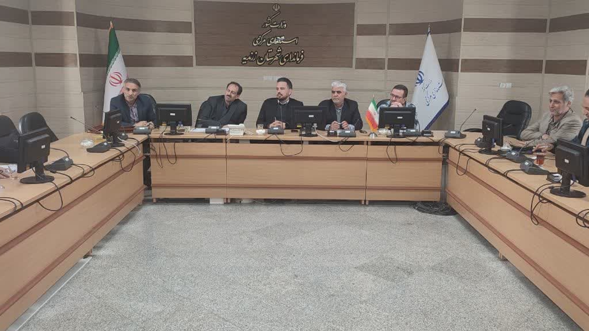 جلسه بررسی مسائل و مشکلات مجتمع شتر مرغ زرندیه