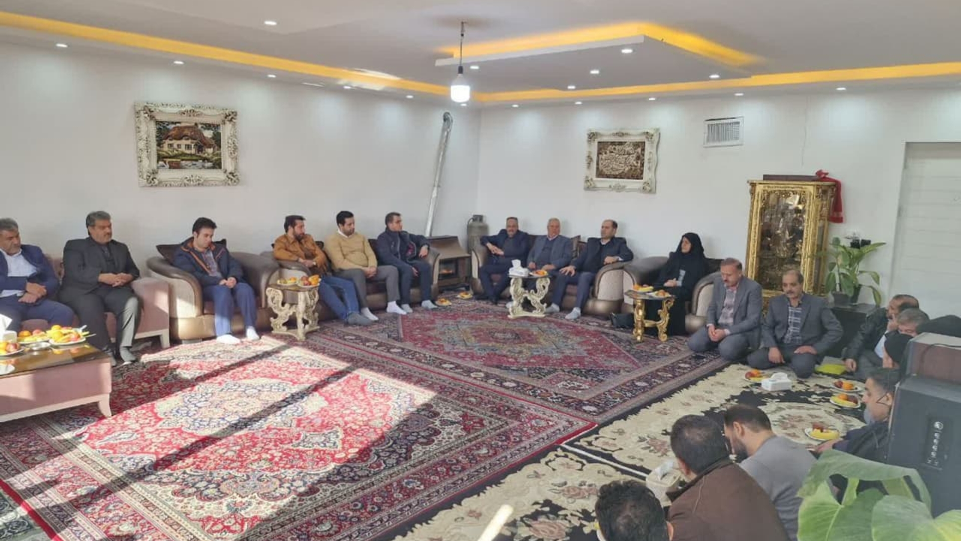 نشست هم اندیشی سرپرست فرمانداری با فعالان اقتصادی روستای خشتیجان ( مقیم تهران و کرج ) شهرستان خمین برگزار شد