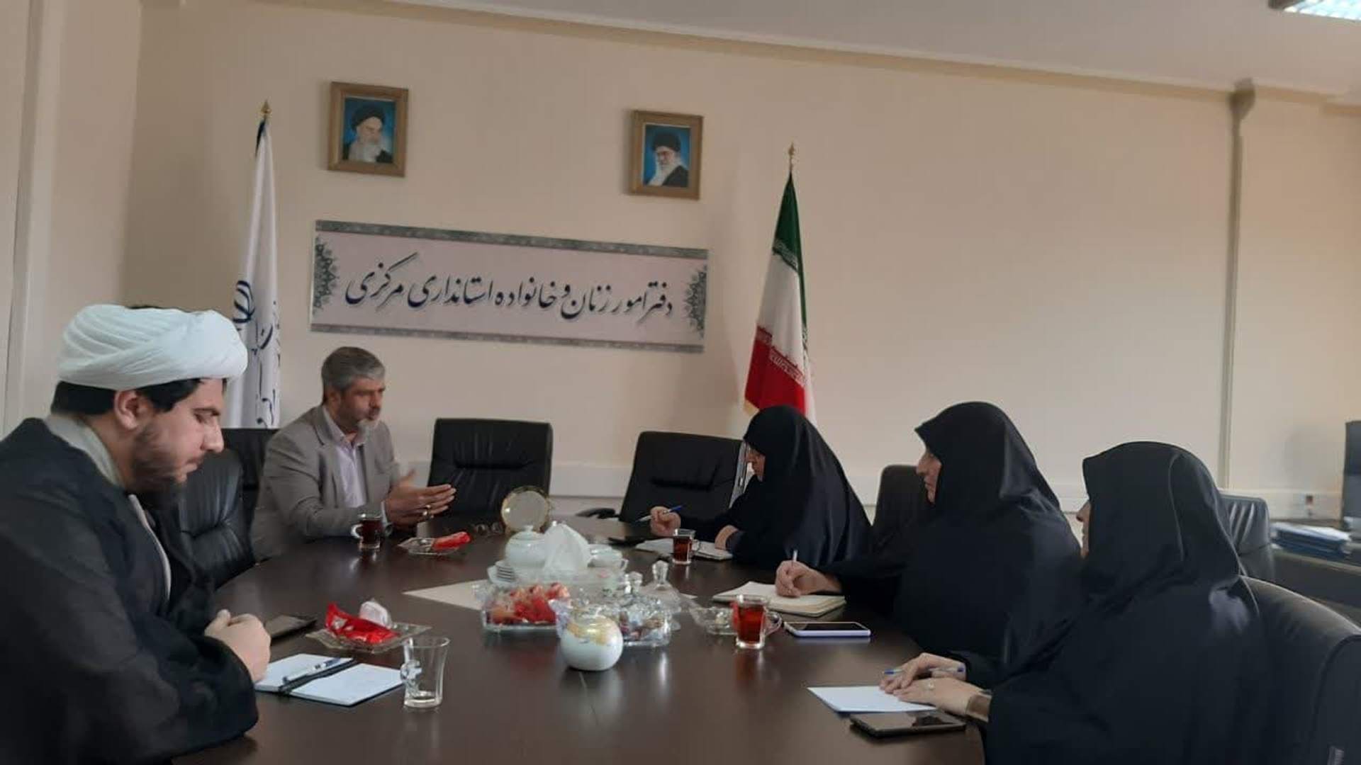 جلسه برنامه ریزی دوره آموزشی تکمیلی حفظ حیات جنین به ریاست مفتح زاده  مدیر کل امور زنان و خانواده  استانداری  تشکیل شد .