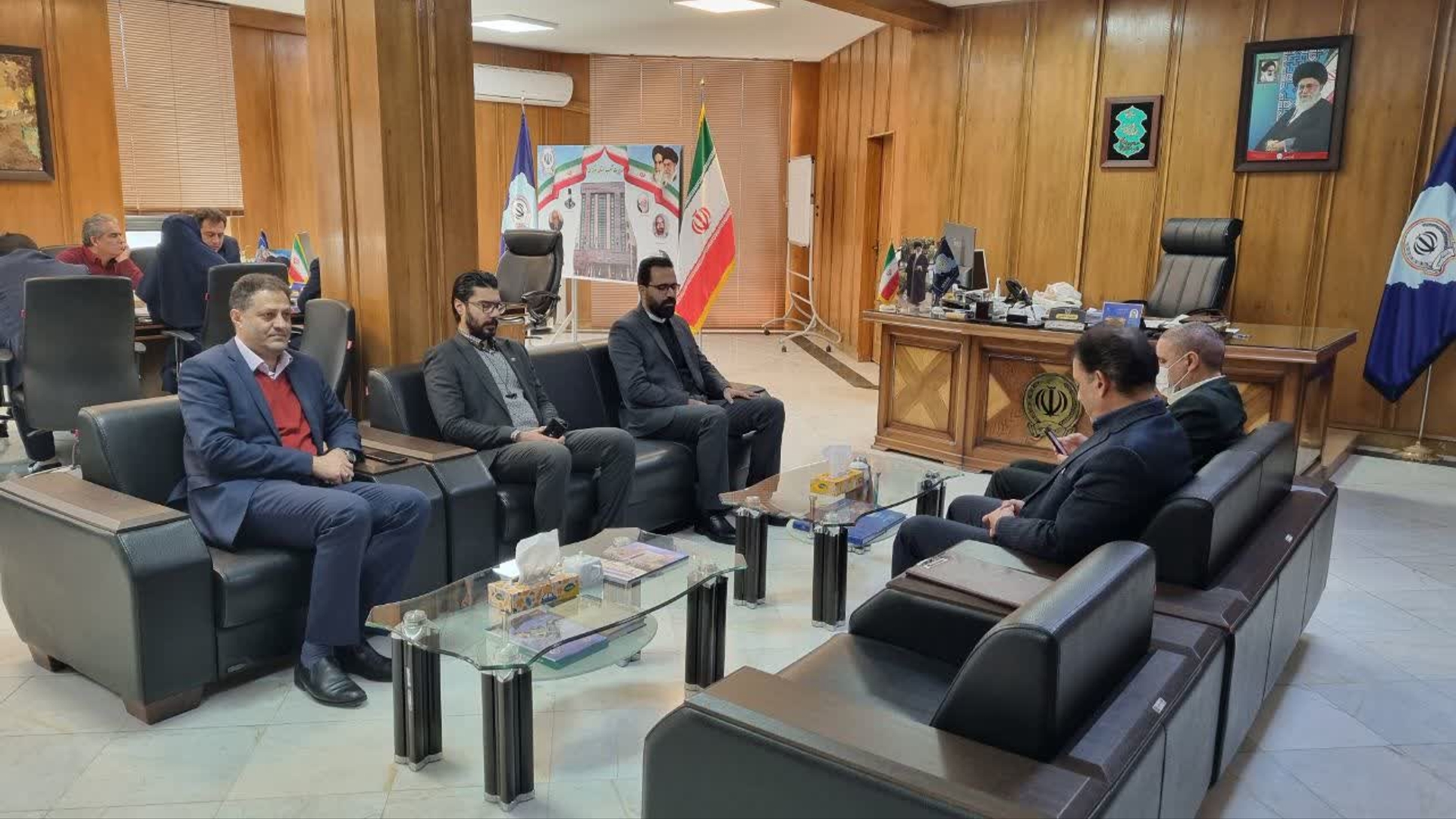 نشست و دیدار پزشگ نیا مدیرکل محترم پدافند غیر عامل با آقای عباسی مدیر محترم امور شعب بانک سپه استان مرکزی