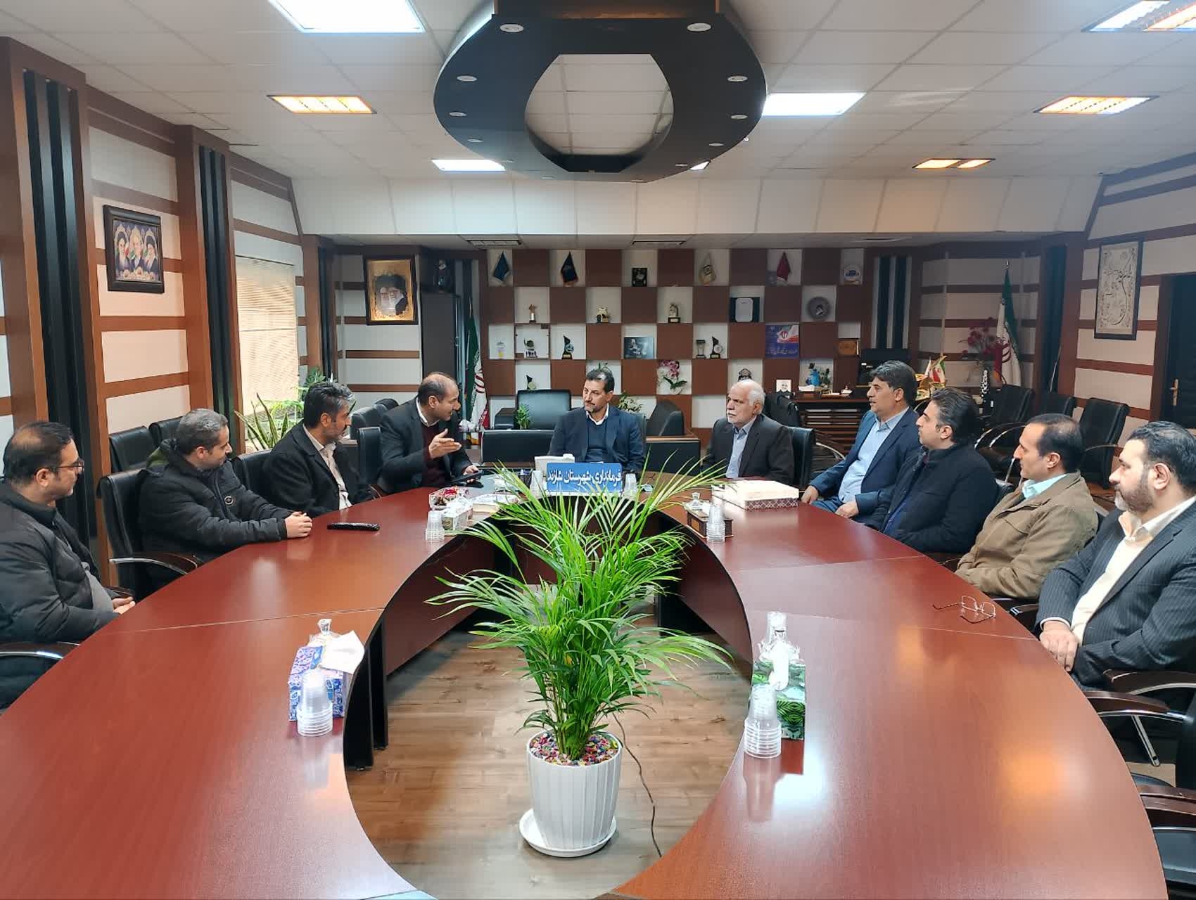 دیدار و نشست چند تن از مدیران با سرپرست فرمانداری شهرستان شازند