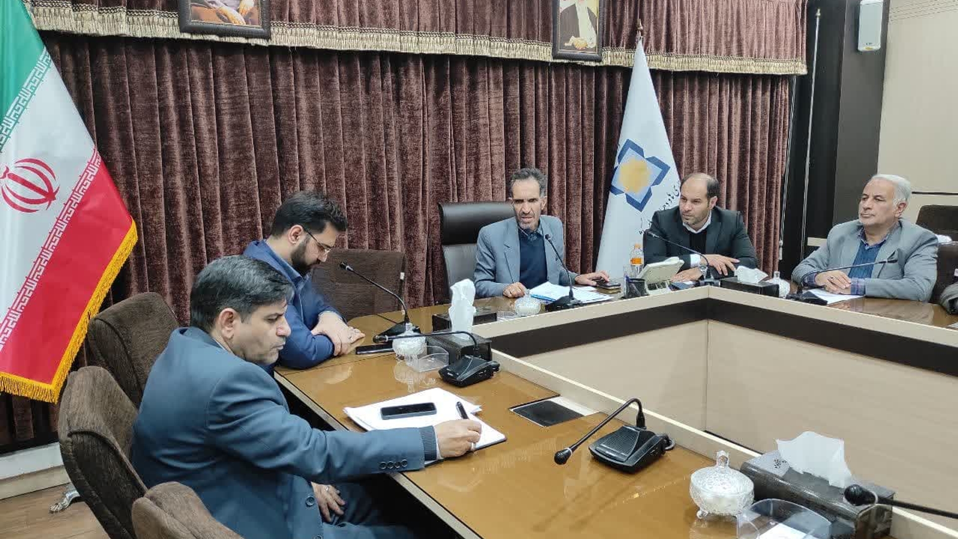 سرپرست فرمانداری و نماینده مردم خمین در مجلس با معاون امور شهرداری ها و مدیرکل دفتر هماهنگی عمرانی و خدمات روستایی سازمان شهرداری‌ها و دهیاری‌های کشور دیدار کردند