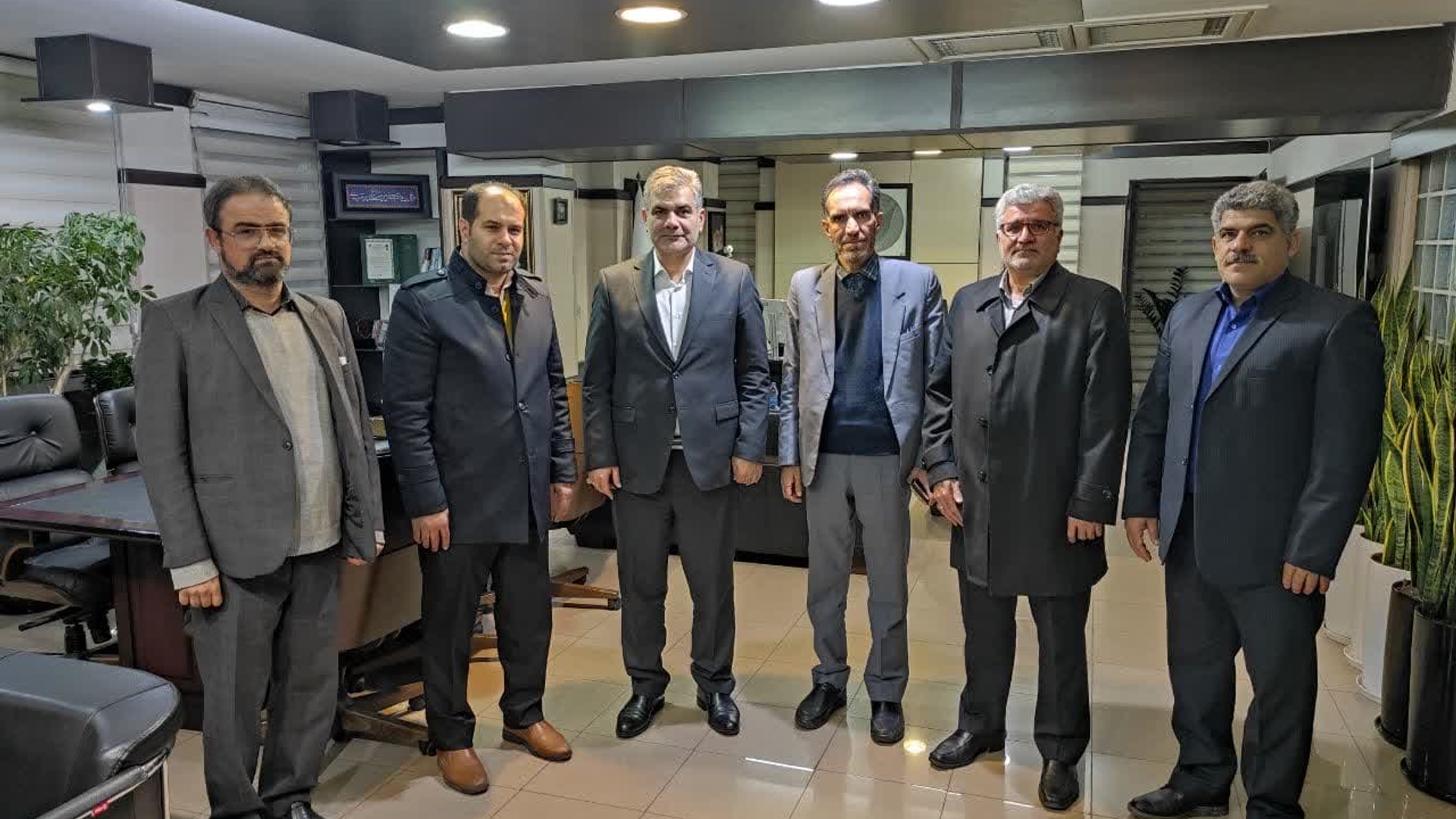 سرپرست فرمانداری و نماینده مردم خمین در مجلس با مدیر عامل بانک قرض الحسنه مهر ایران دیدار کردند