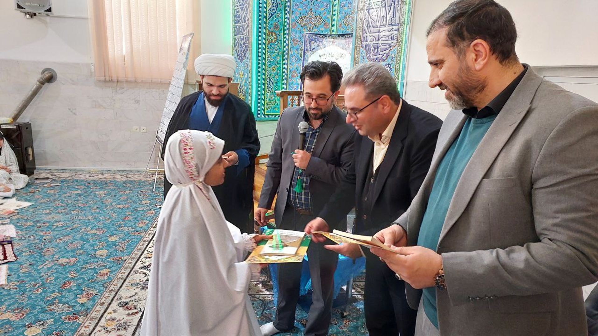 حضور در جمع معتکفین محلاتی