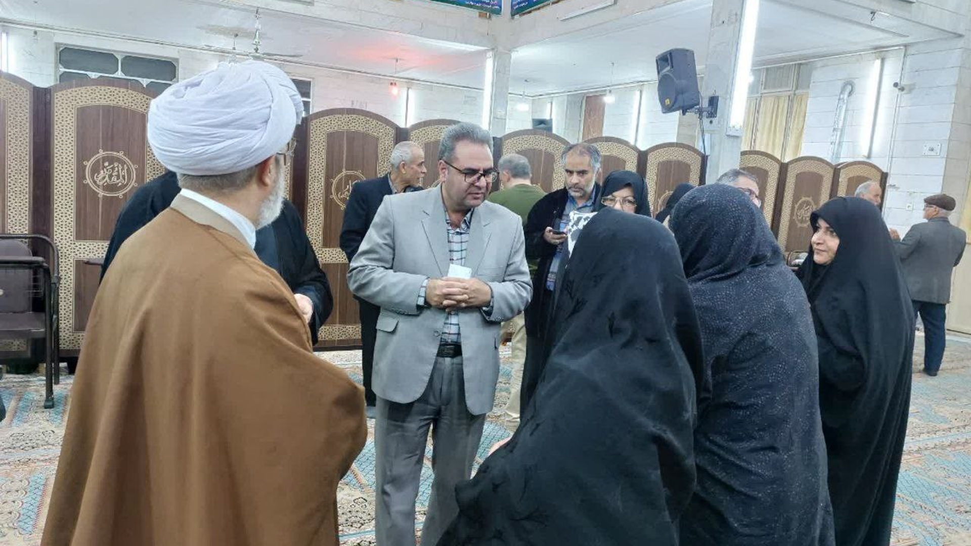 حضور امام جمعه و سرپرست فرمانداری شهرستان محلات در مسجد حضرت ابوالفضل(ع)